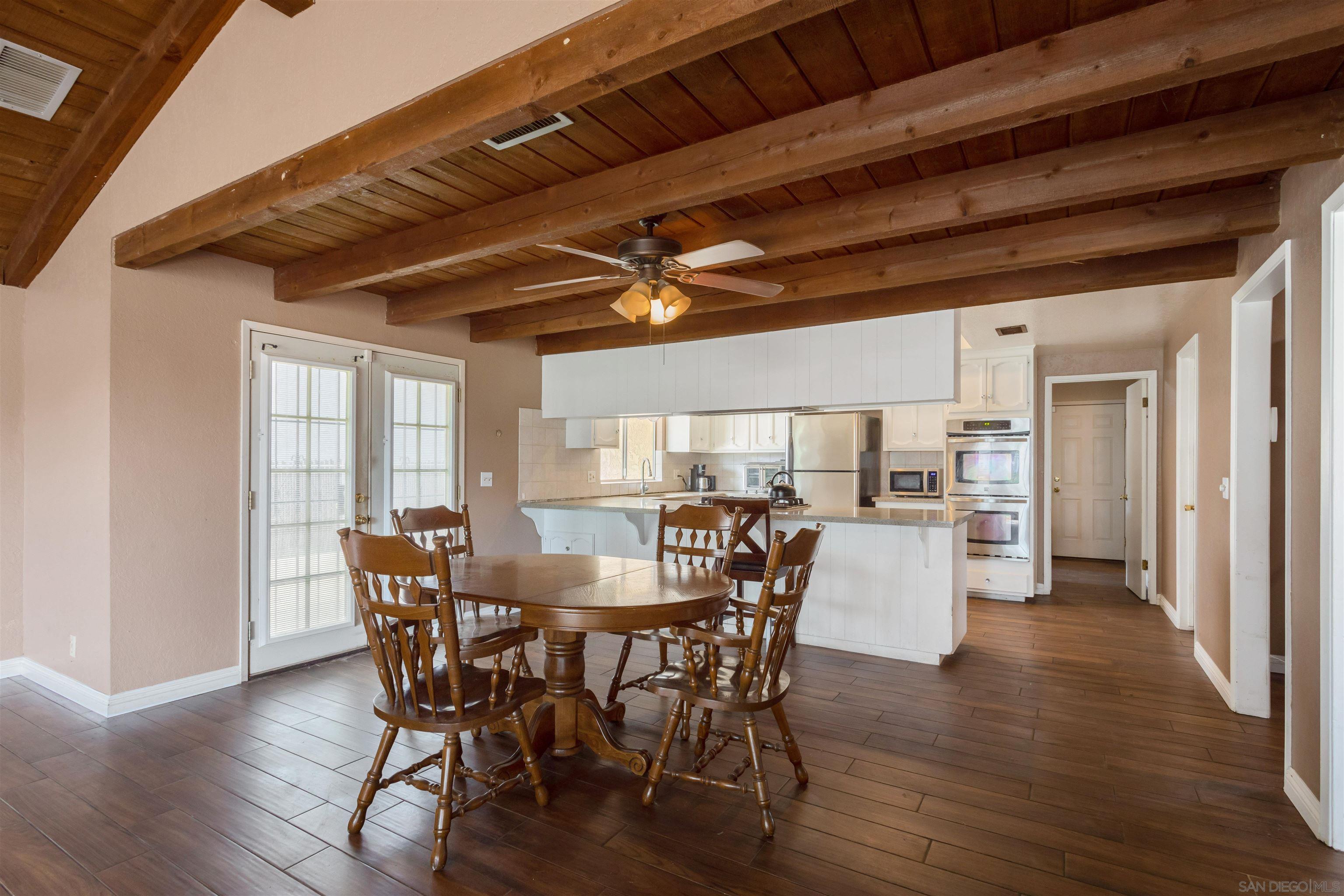 Detail Gallery Image 9 of 39 For 2910  Shadow Canyon Circle, Norco,  CA 92860 - 5 Beds | 2/1 Baths