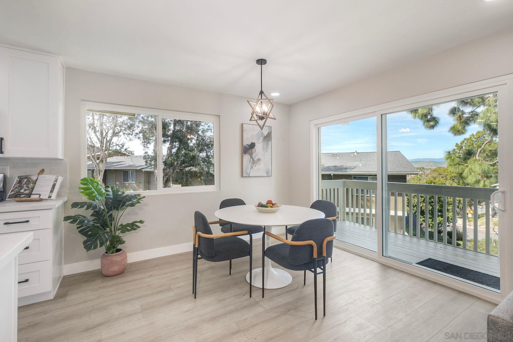 Detail Gallery Image 4 of 15 For 4228  Vista Del Rio Way  #2,  Oceanside,  CA 92057 - 2 Beds | 2/1 Baths