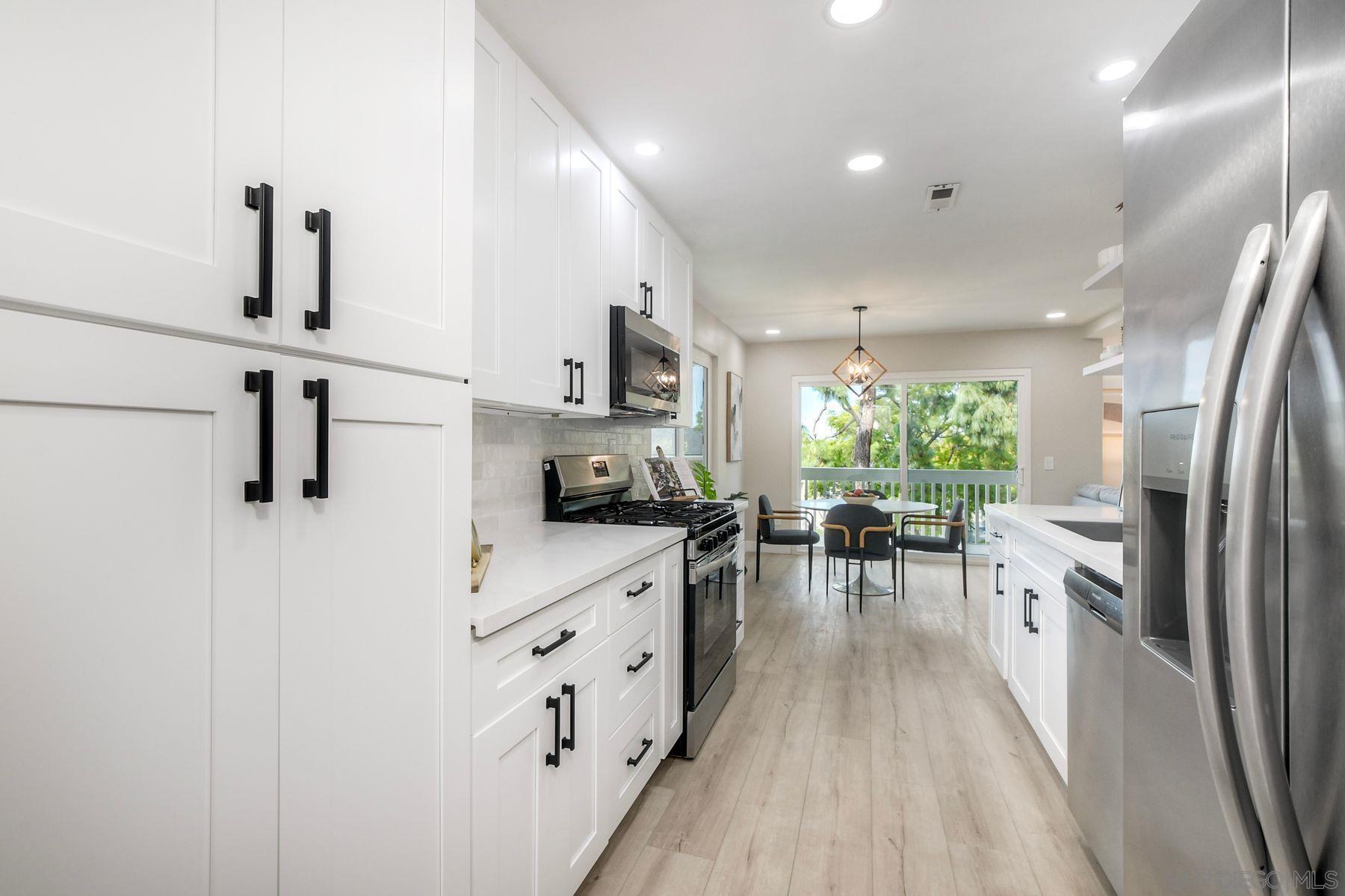 Detail Gallery Image 6 of 15 For 4228  Vista Del Rio Way  #2,  Oceanside,  CA 92057 - 2 Beds | 2/1 Baths