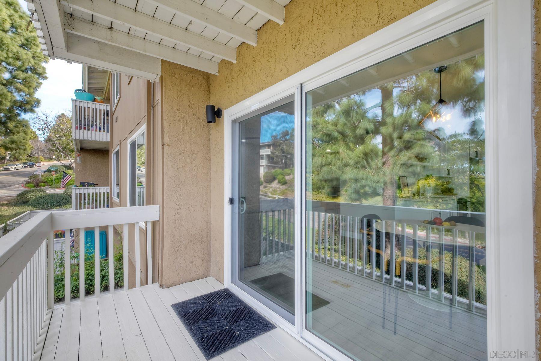 Detail Gallery Image 7 of 15 For 4228  Vista Del Rio Way  #2,  Oceanside,  CA 92057 - 2 Beds | 2/1 Baths