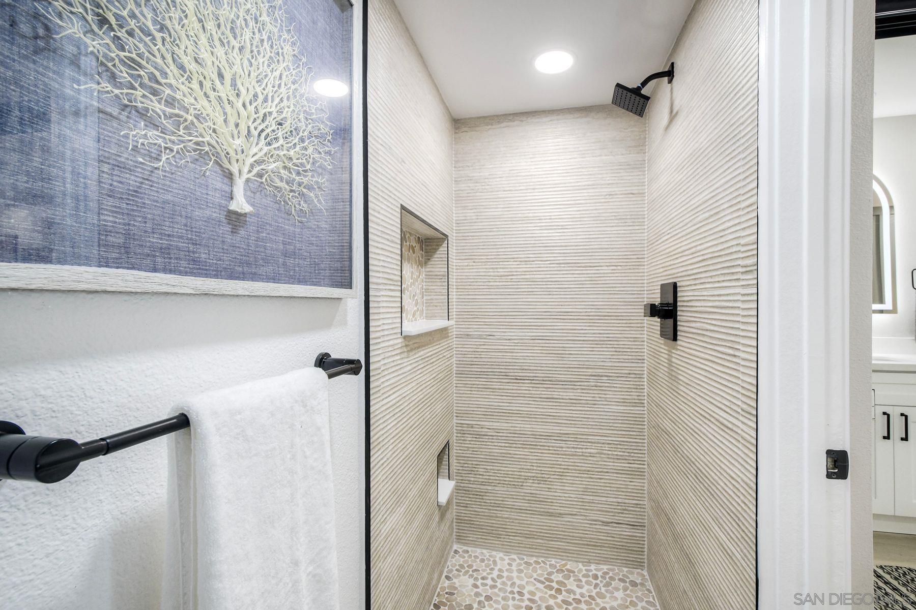 Detail Gallery Image 10 of 15 For 4228  Vista Del Rio Way  #2,  Oceanside,  CA 92057 - 2 Beds | 2/1 Baths