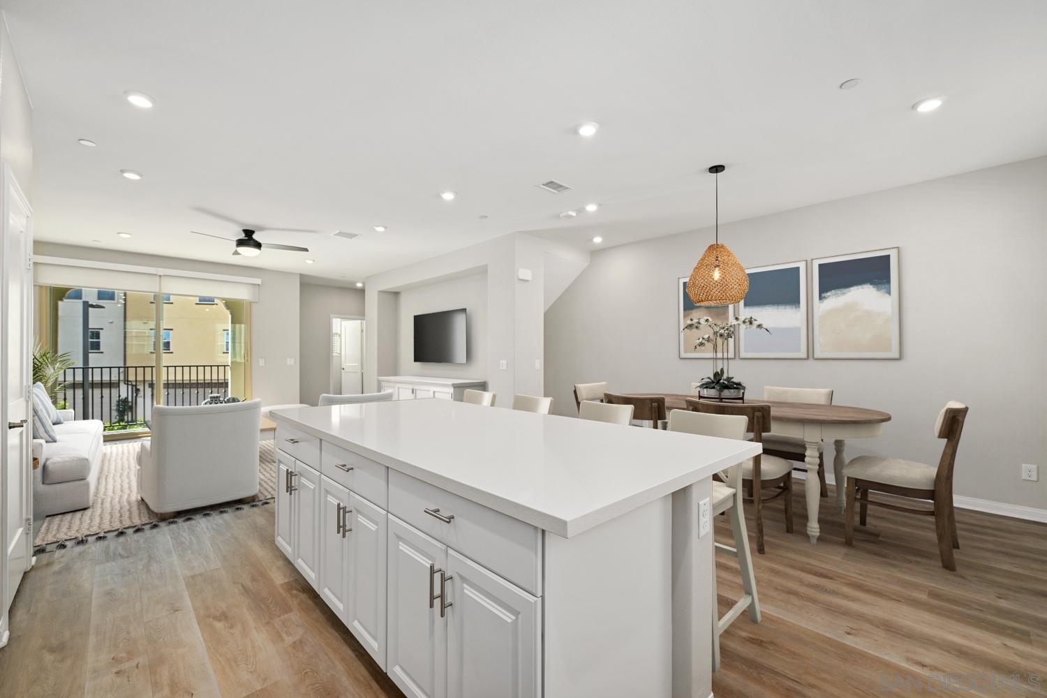 Detail Gallery Image 2 of 30 For 1515  Fig Tree Way, Oceanside,  CA 92056 - 3 Beds | 2/1 Baths