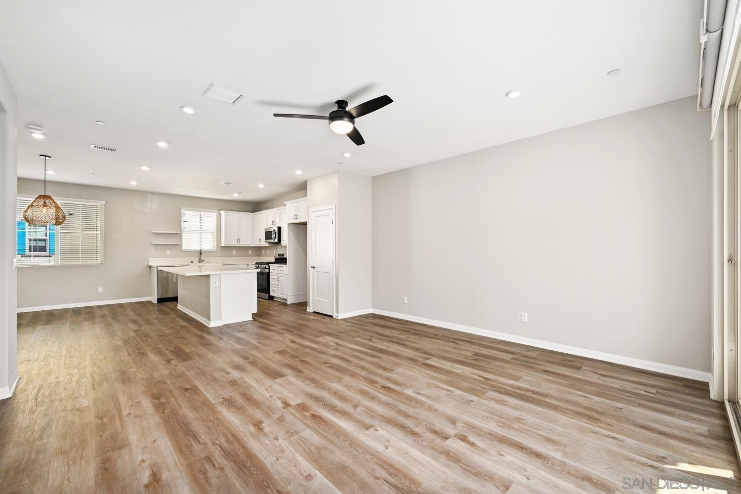 Detail Gallery Image 12 of 30 For 1515  Fig Tree Way, Oceanside,  CA 92056 - 3 Beds | 2/1 Baths