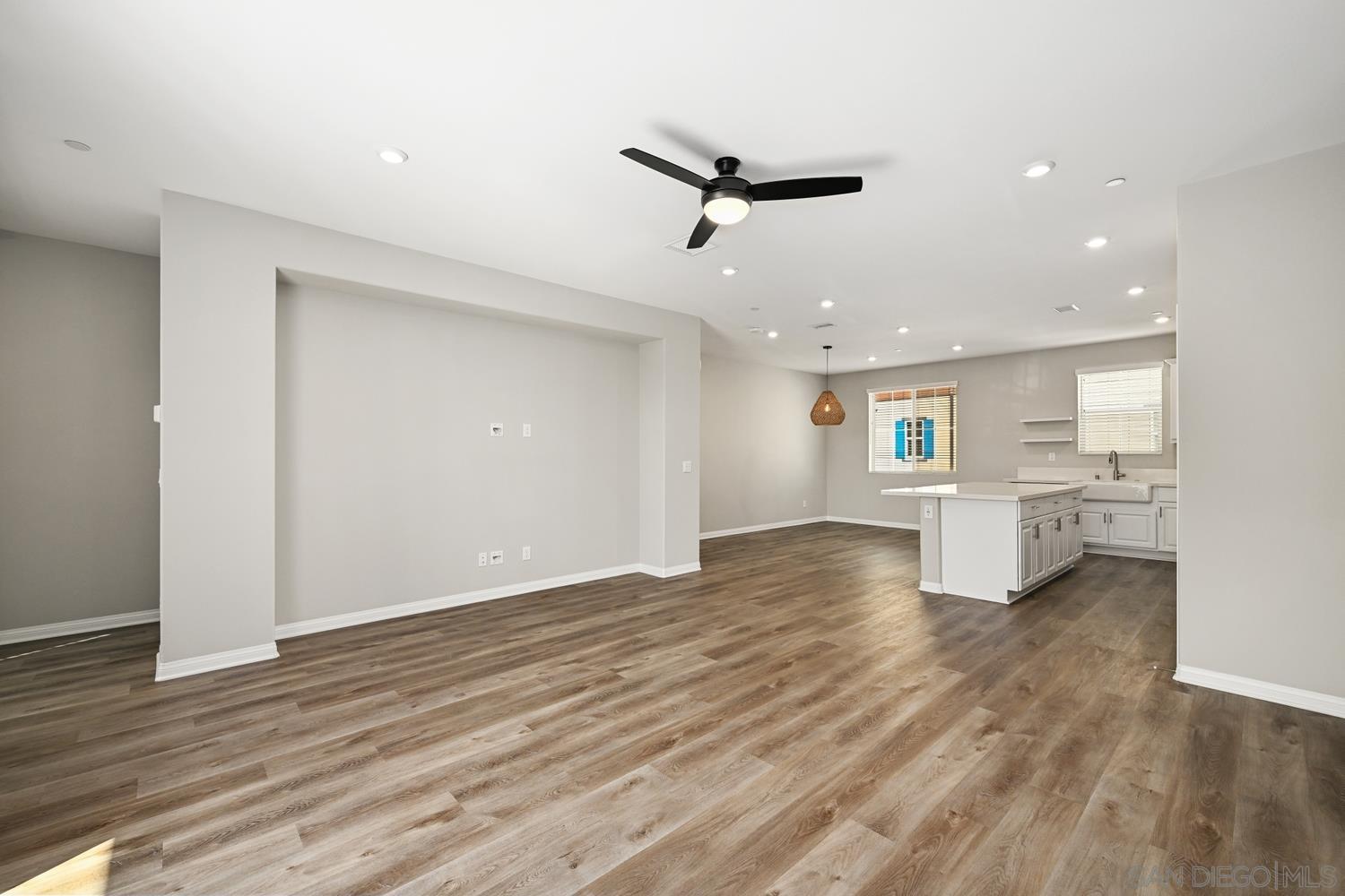 Detail Gallery Image 13 of 30 For 1515  Fig Tree Way, Oceanside,  CA 92056 - 3 Beds | 2/1 Baths