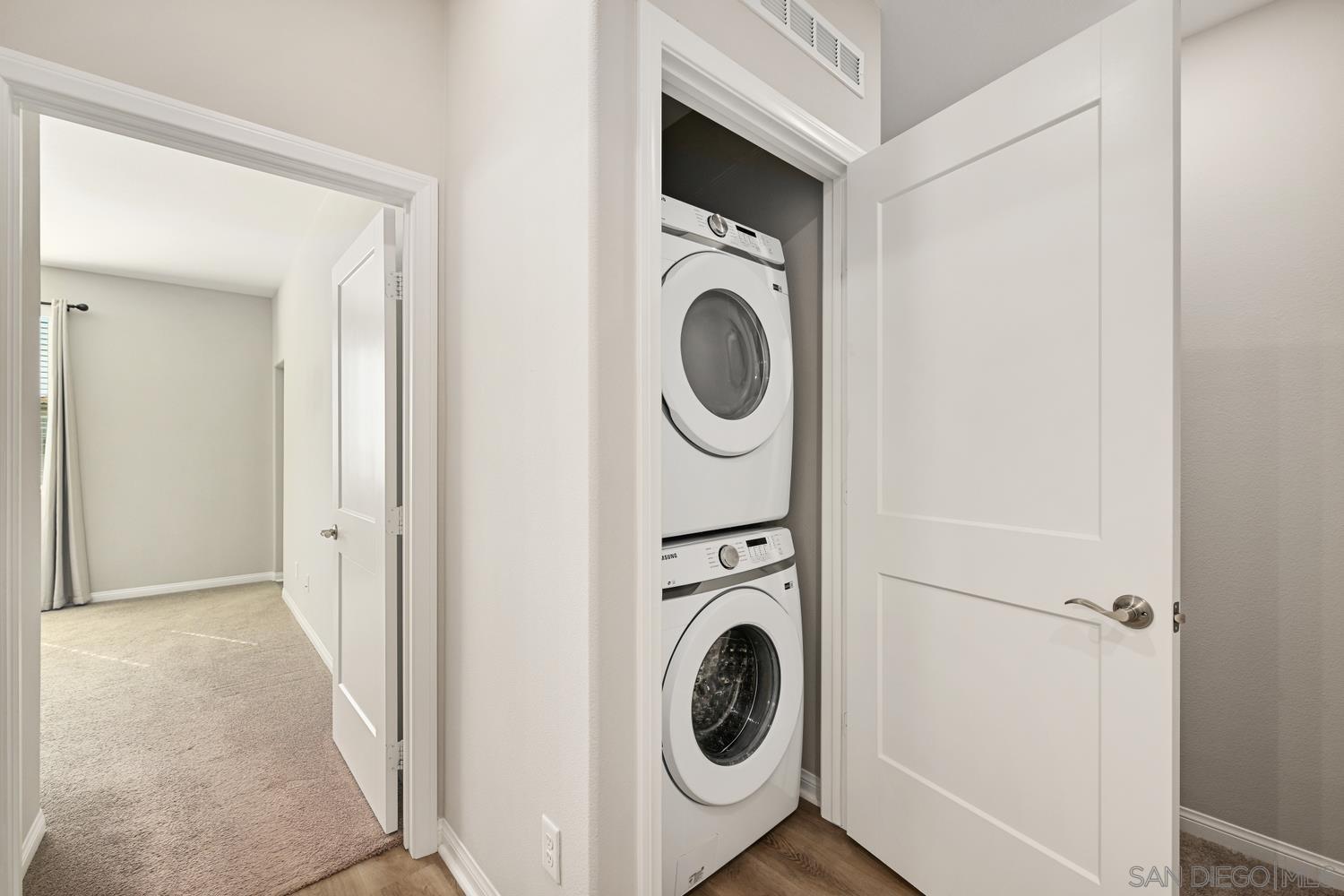 Detail Gallery Image 23 of 30 For 1515  Fig Tree Way, Oceanside,  CA 92056 - 3 Beds | 2/1 Baths