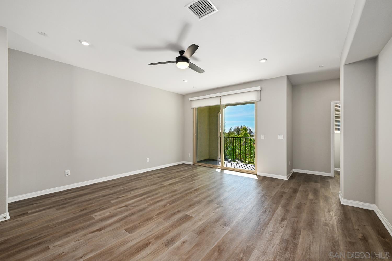 Detail Gallery Image 5 of 30 For 1515  Fig Tree Way, Oceanside,  CA 92056 - 3 Beds | 2/1 Baths