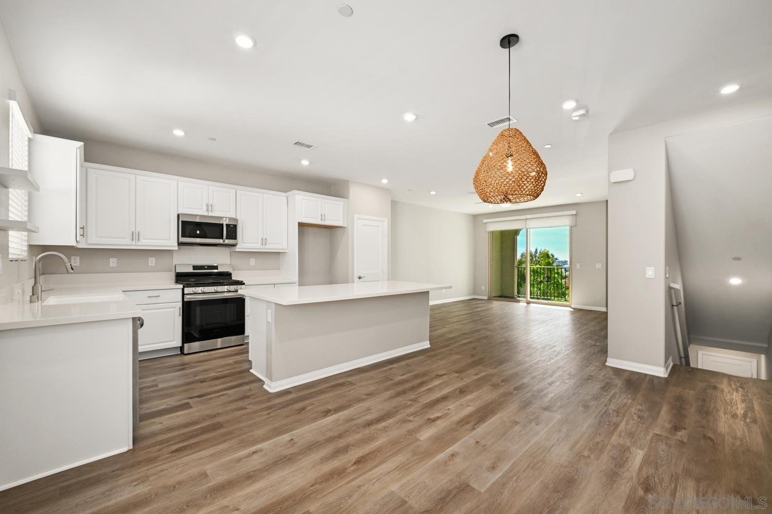 Detail Gallery Image 9 of 30 For 1515  Fig Tree Way, Oceanside,  CA 92056 - 3 Beds | 2/1 Baths