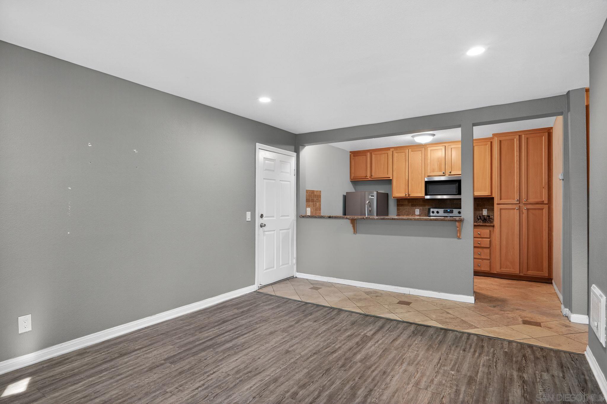 Detail Gallery Image 5 of 31 For 9860  Dale Ave  #B9,  Spring Valley,  CA 91977 - 1 Beds | 1 Baths