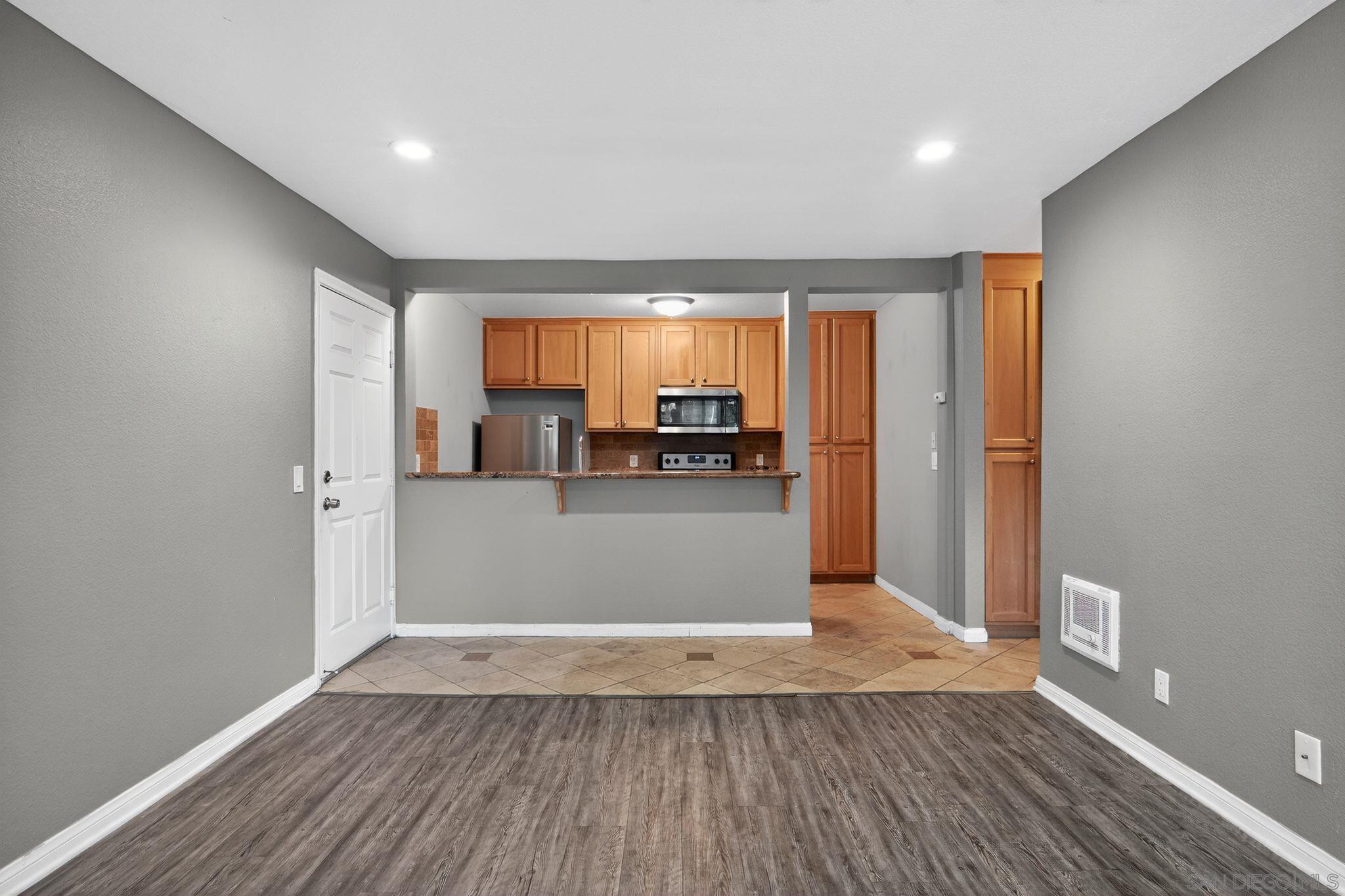 Detail Gallery Image 6 of 31 For 9860  Dale Ave  #B9,  Spring Valley,  CA 91977 - 1 Beds | 1 Baths