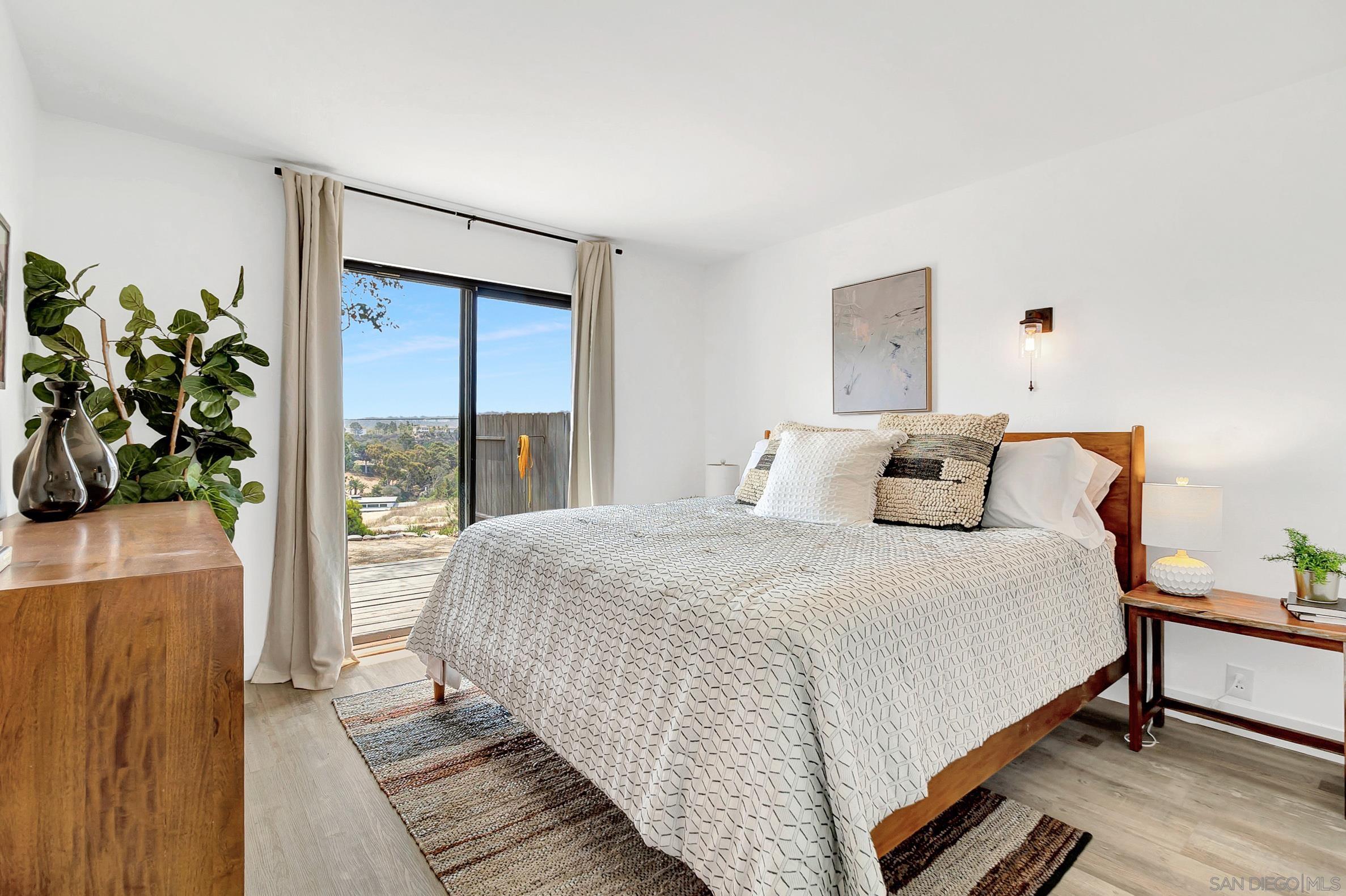 Detail Gallery Image 15 of 19 For 3854-56  via Del Mar, San Diego,  CA 92130 - – Beds | – Baths