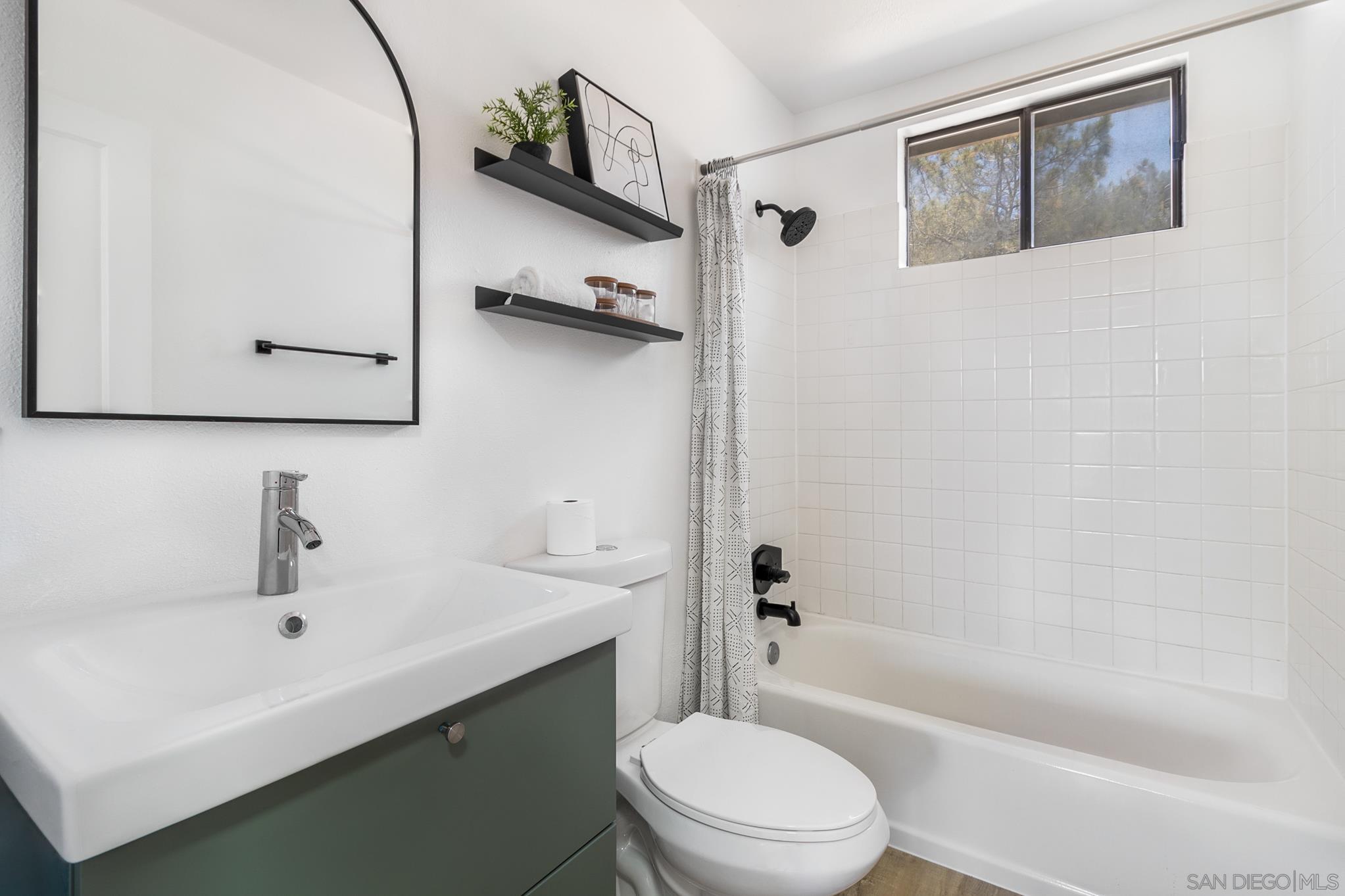 Detail Gallery Image 7 of 19 For 3854-56  via Del Mar, San Diego,  CA 92130 - – Beds | – Baths