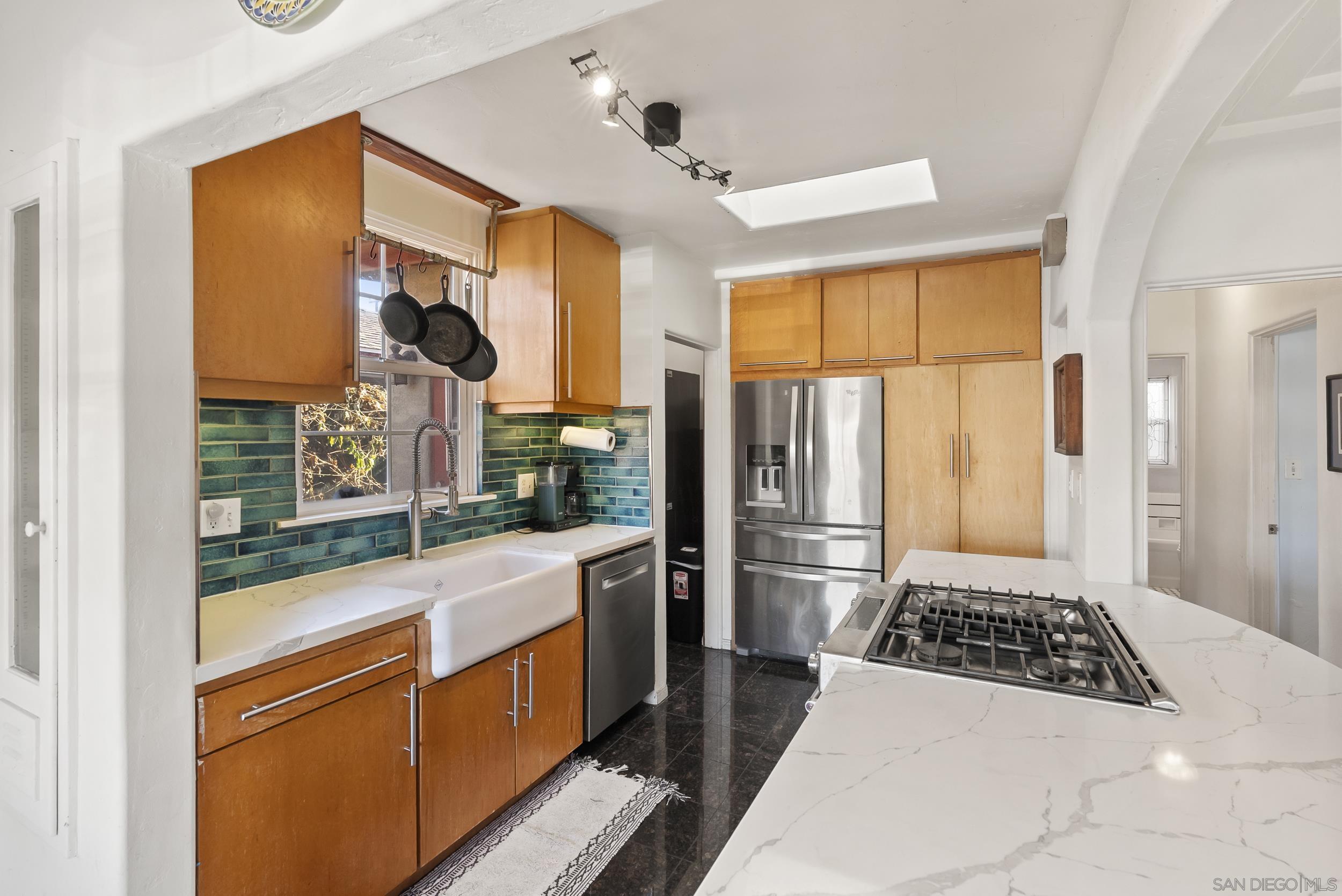 Detail Gallery Image 15 of 29 For 2003  Ebers Street, San Diego,  CA 92107 - 2 Beds | 1/1 Baths