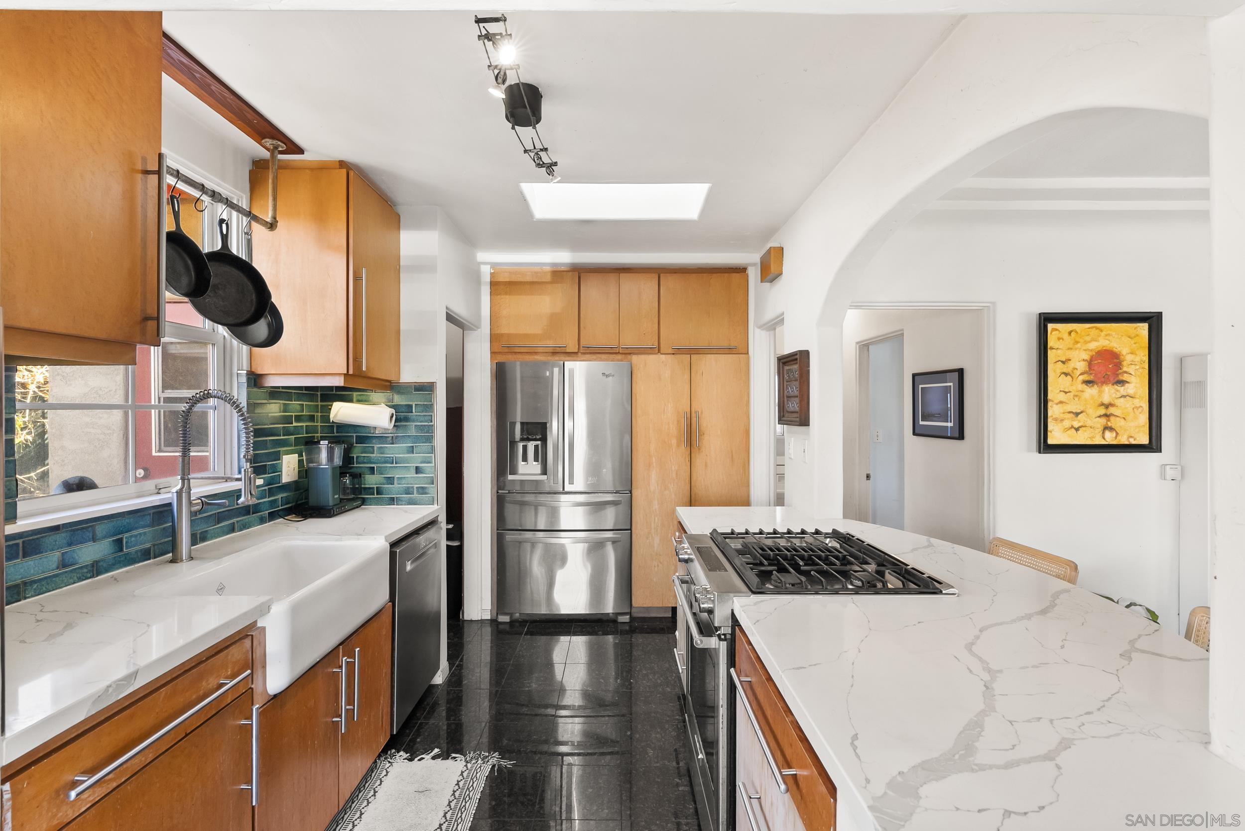 Detail Gallery Image 16 of 29 For 2003  Ebers Street, San Diego,  CA 92107 - 2 Beds | 1/1 Baths