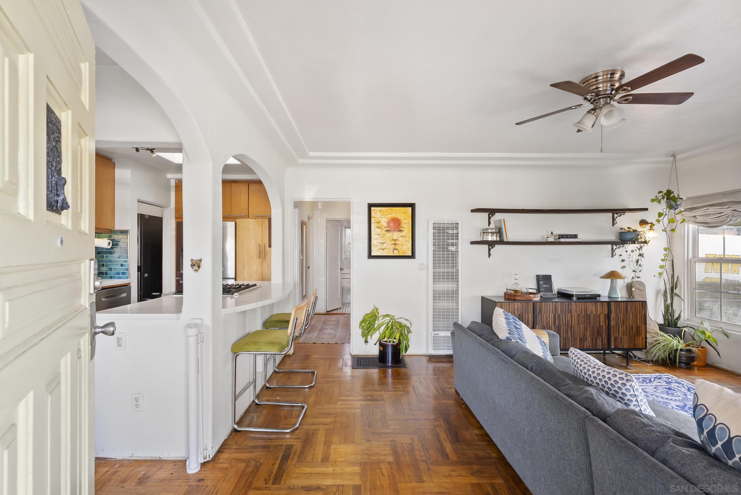 Detail Gallery Image 4 of 29 For 2003  Ebers Street, San Diego,  CA 92107 - 2 Beds | 1/1 Baths