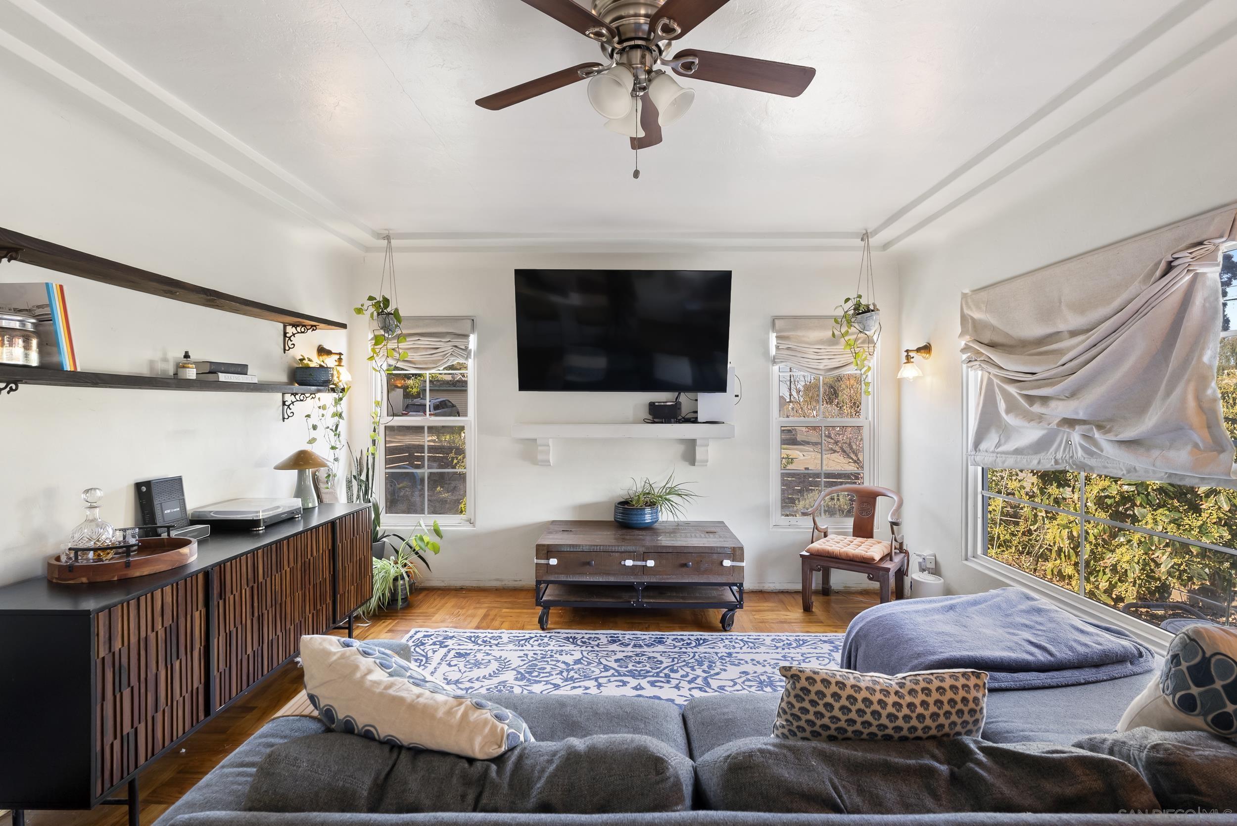 Detail Gallery Image 6 of 29 For 2003  Ebers Street, San Diego,  CA 92107 - 2 Beds | 1/1 Baths