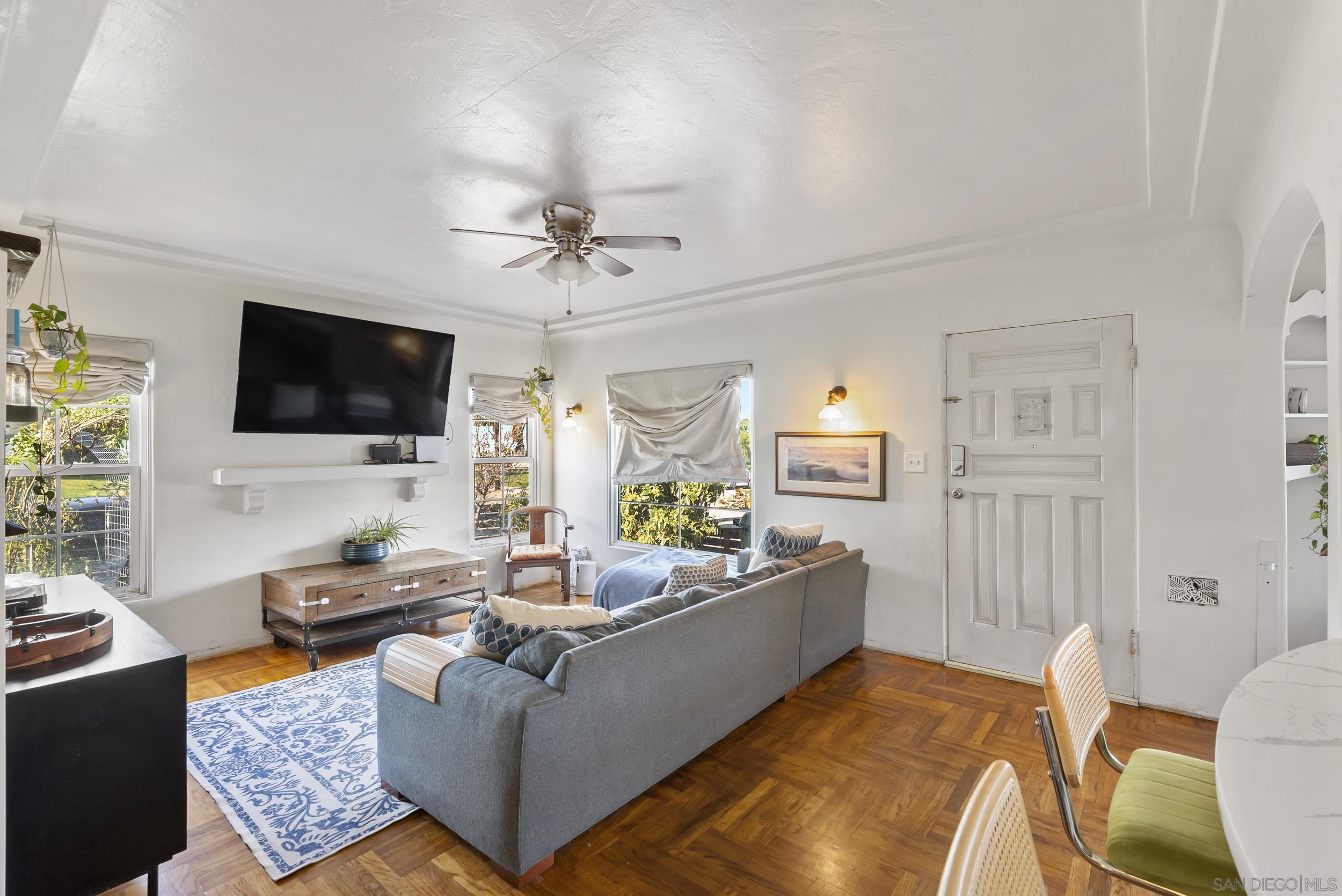 Detail Gallery Image 7 of 29 For 2003  Ebers Street, San Diego,  CA 92107 - 2 Beds | 1/1 Baths