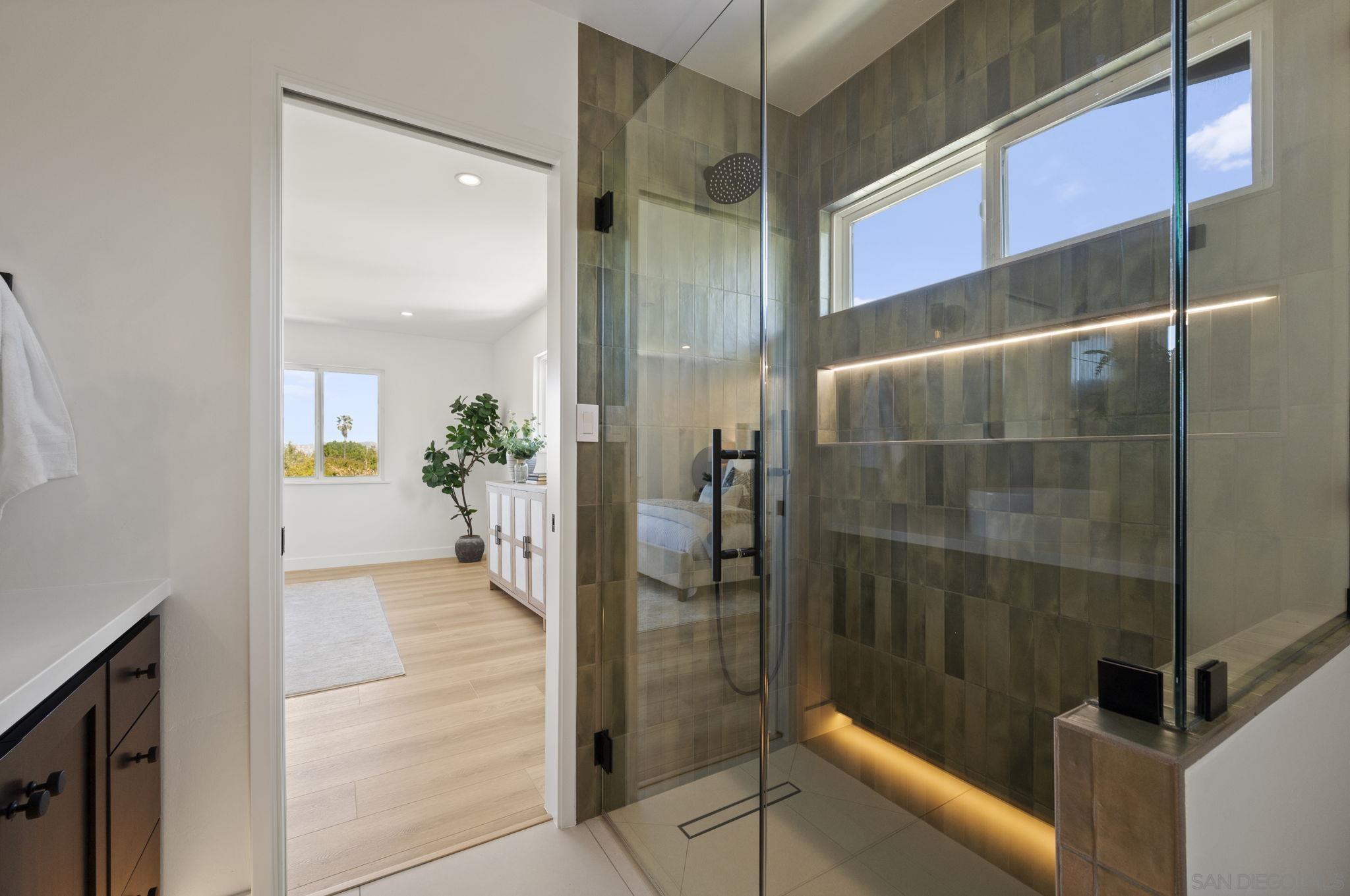 Detail Gallery Image 12 of 62 For 11228  Constellation Dr., El Cajon,  CA 92020 - 5 Beds | 3/1 Baths