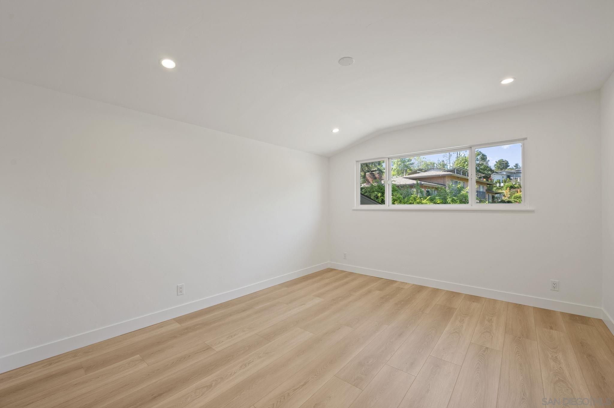 Detail Gallery Image 15 of 62 For 11228  Constellation Dr., El Cajon,  CA 92020 - 5 Beds | 3/1 Baths