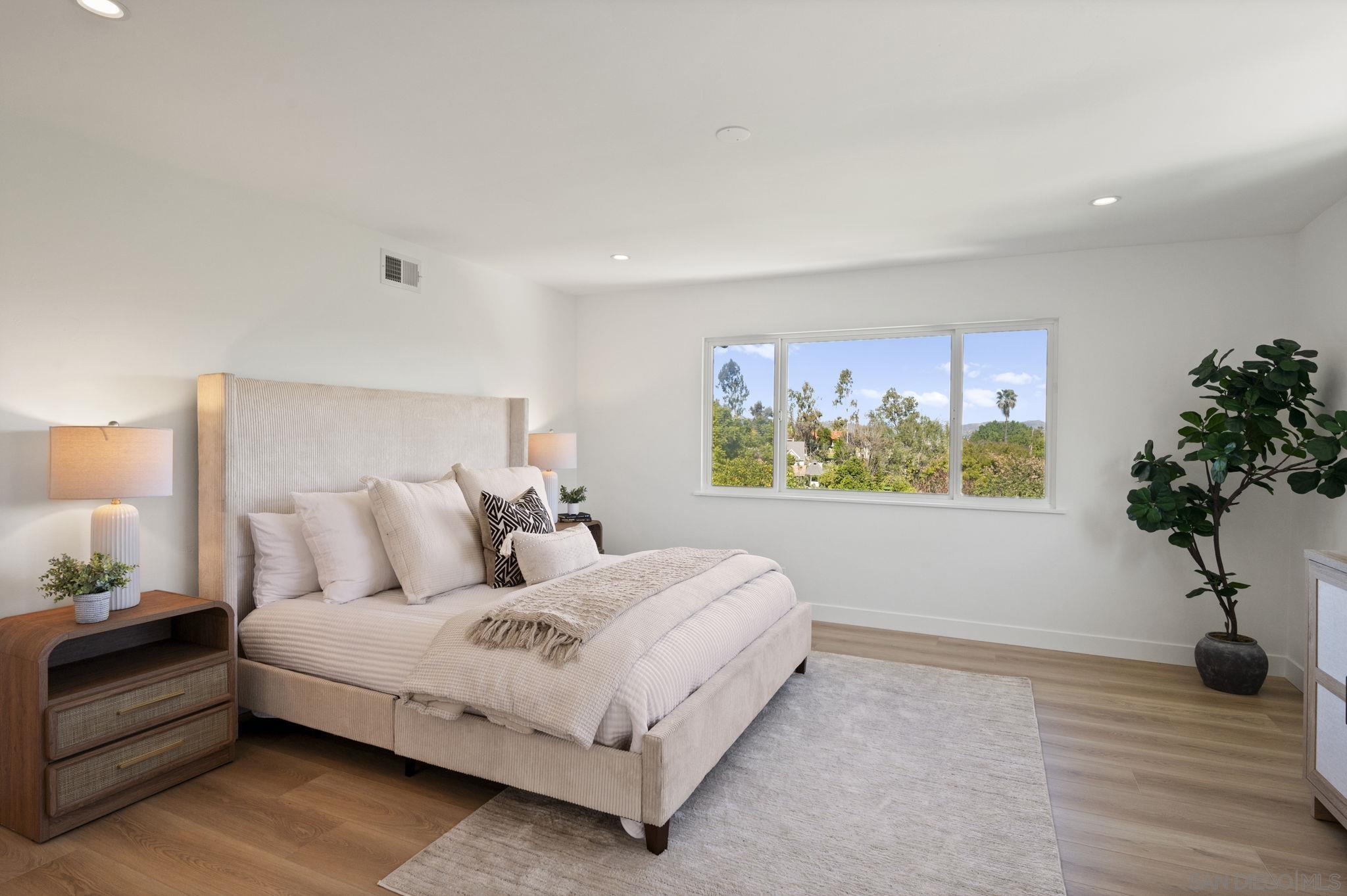 Detail Gallery Image 7 of 62 For 11228  Constellation Dr., El Cajon,  CA 92020 - 5 Beds | 3/1 Baths