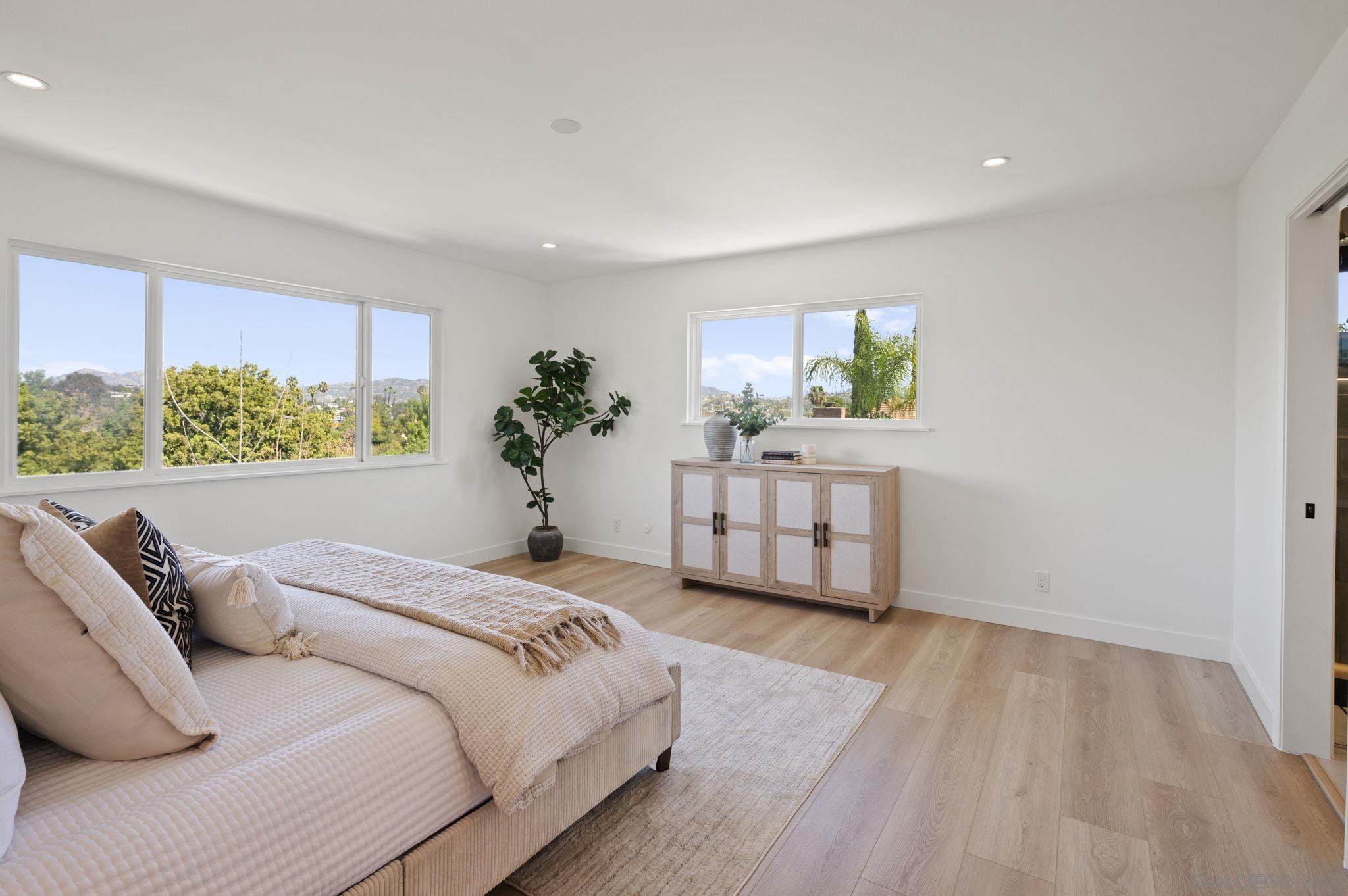 Detail Gallery Image 8 of 62 For 11228  Constellation Dr., El Cajon,  CA 92020 - 5 Beds | 3/1 Baths