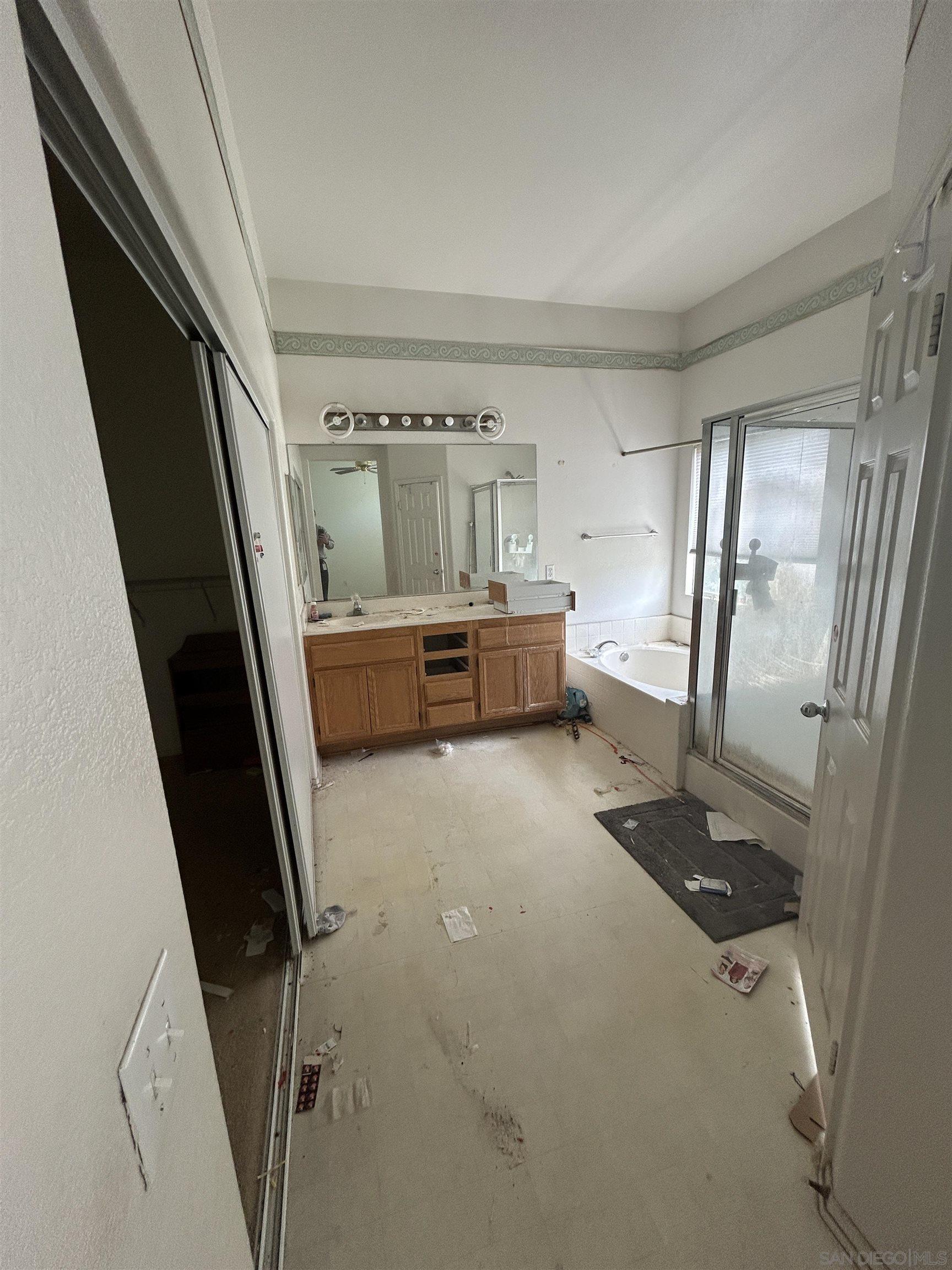 Detail Gallery Image 14 of 18 For 505  Portico Dr, Oceanside,  CA 92058 - 4 Beds | 2 Baths