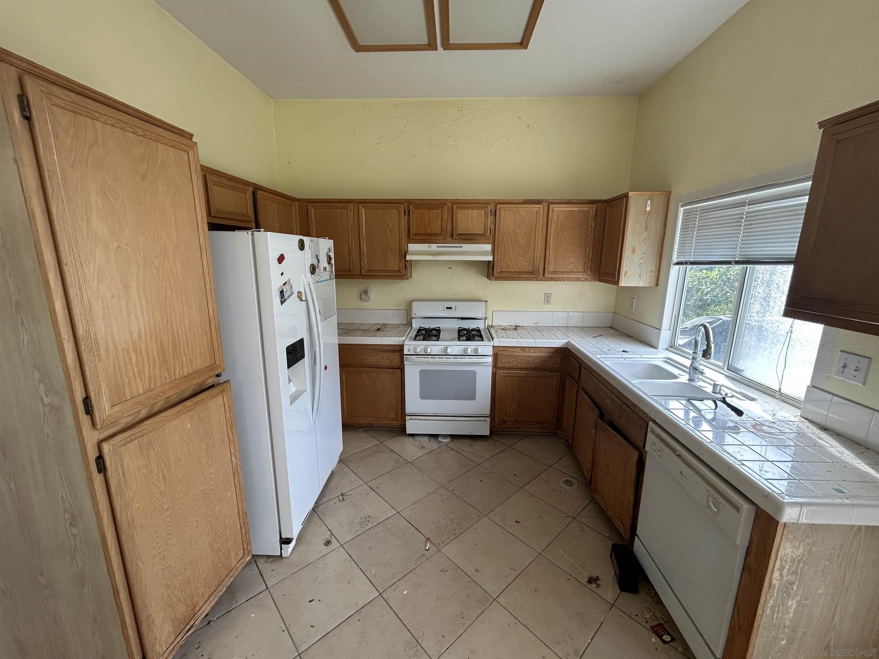 Detail Gallery Image 5 of 18 For 505  Portico Dr, Oceanside,  CA 92058 - 4 Beds | 2 Baths