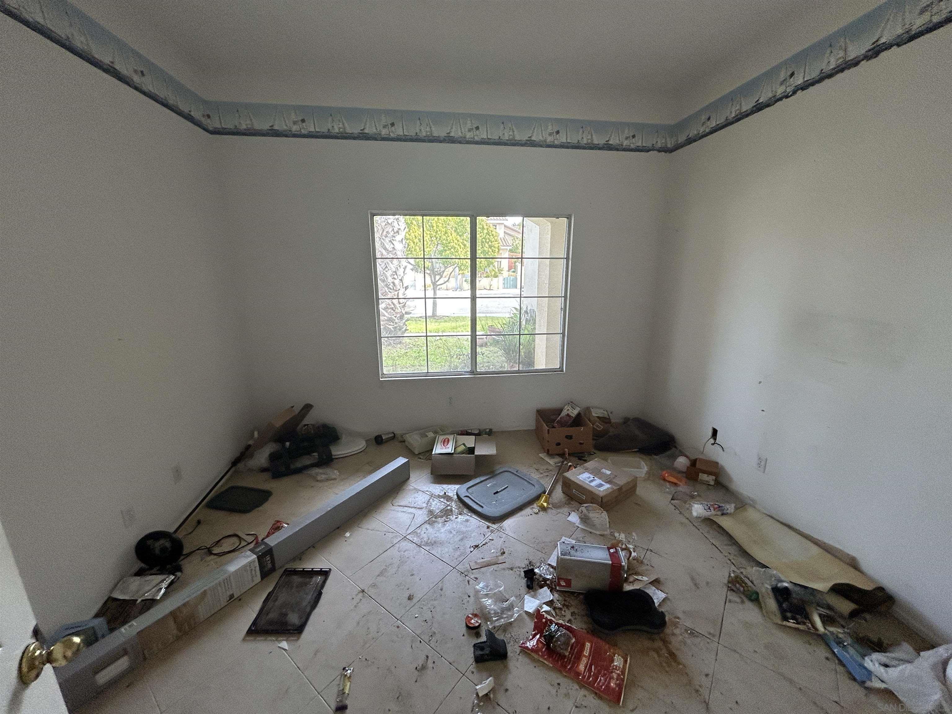 Detail Gallery Image 7 of 18 For 505  Portico Dr, Oceanside,  CA 92058 - 4 Beds | 2 Baths