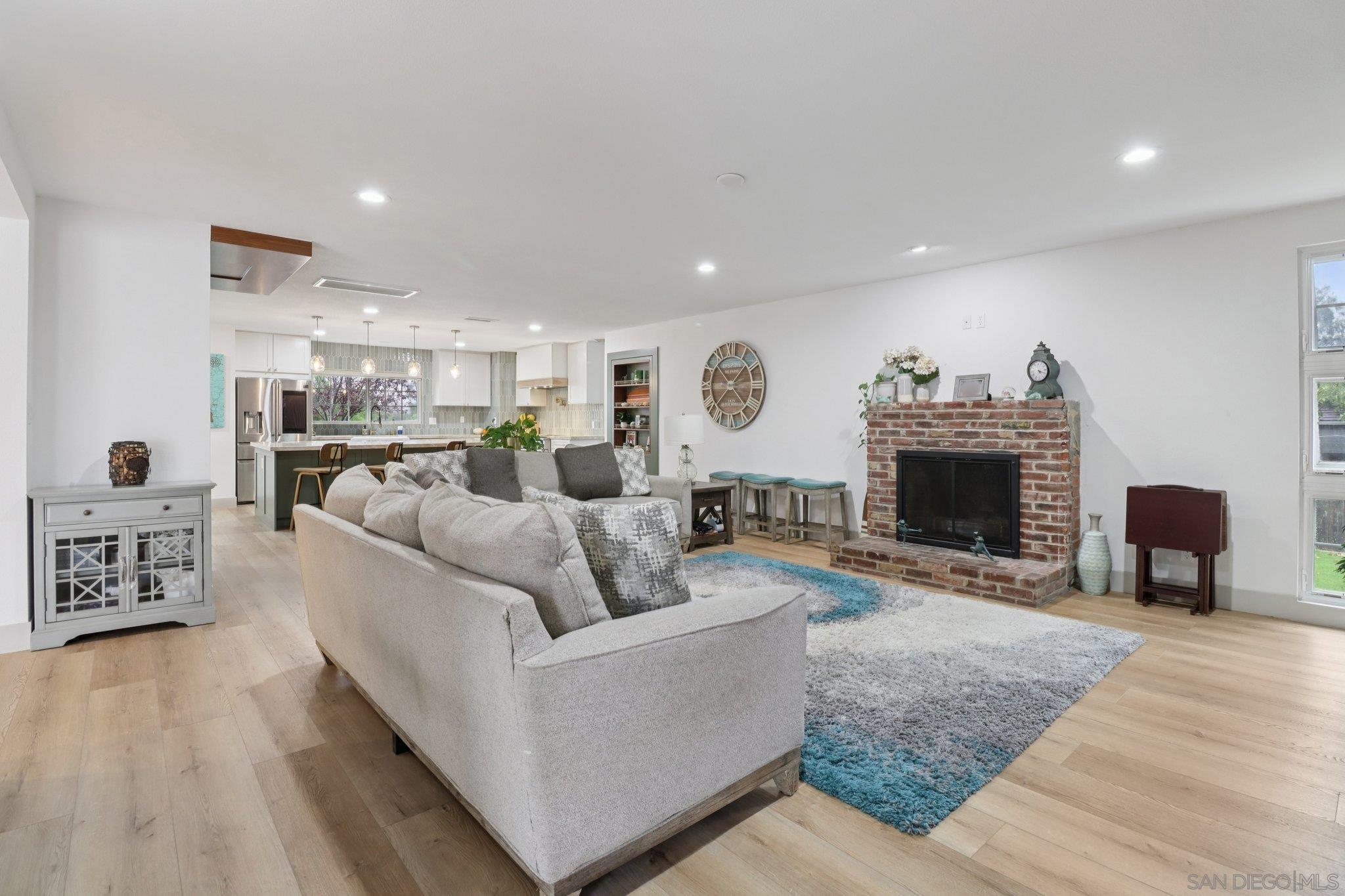 Detail Gallery Image 12 of 73 For 43  Corte Maria Ave, Chula Vista,  CA 91910 - 5 Beds | 3 Baths