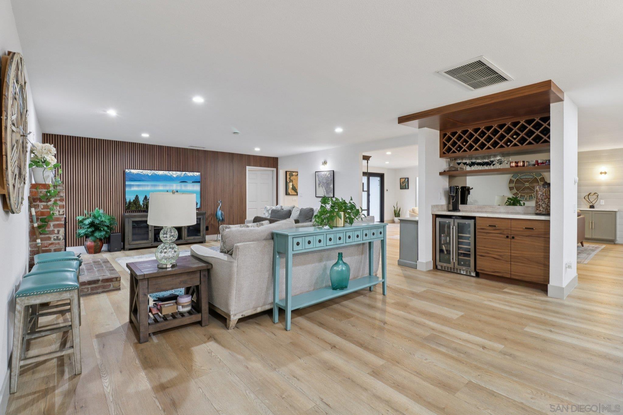 Detail Gallery Image 17 of 73 For 43  Corte Maria Ave, Chula Vista,  CA 91910 - 5 Beds | 3 Baths