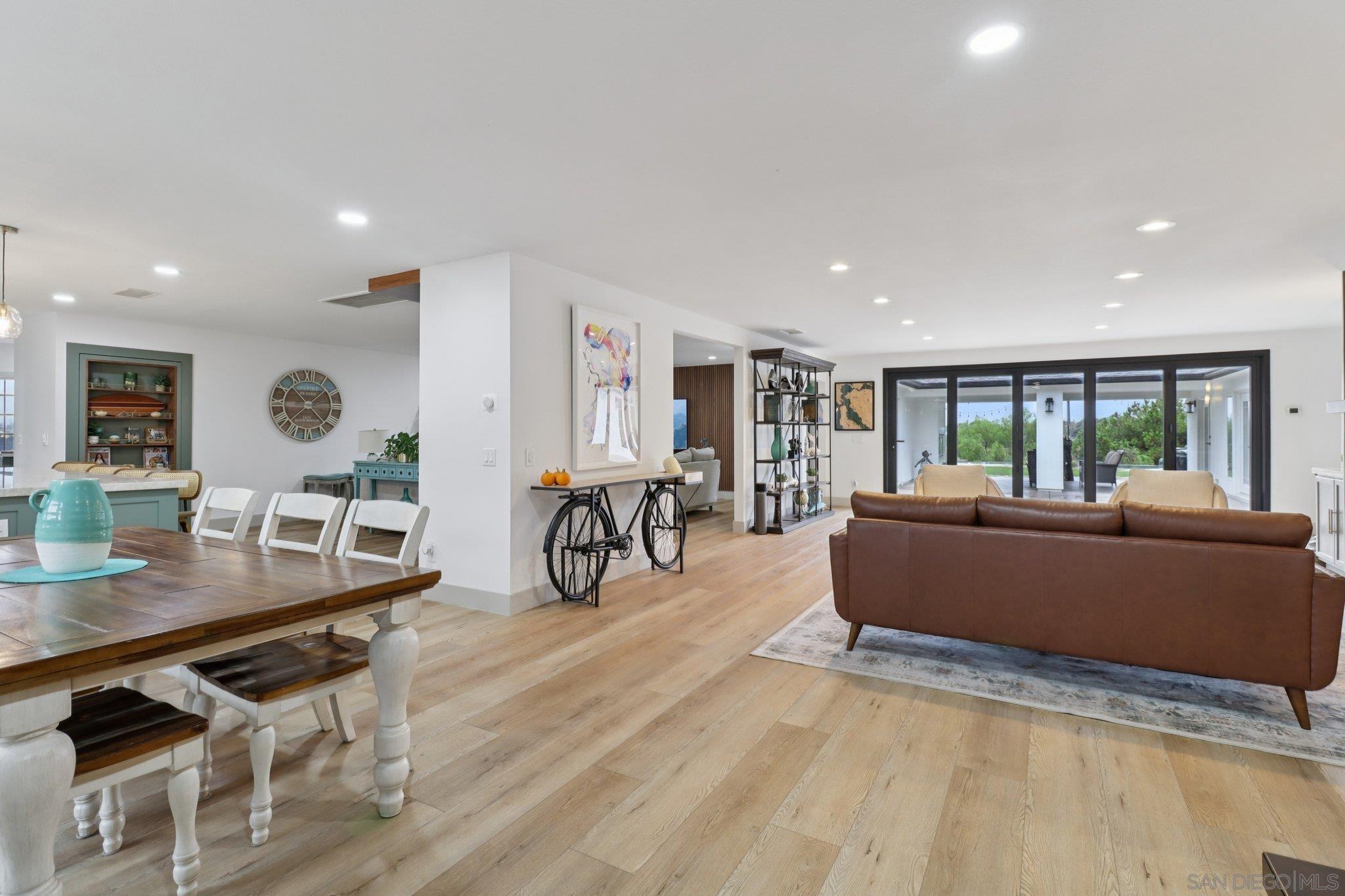 Detail Gallery Image 18 of 73 For 43  Corte Maria Ave, Chula Vista,  CA 91910 - 5 Beds | 3 Baths