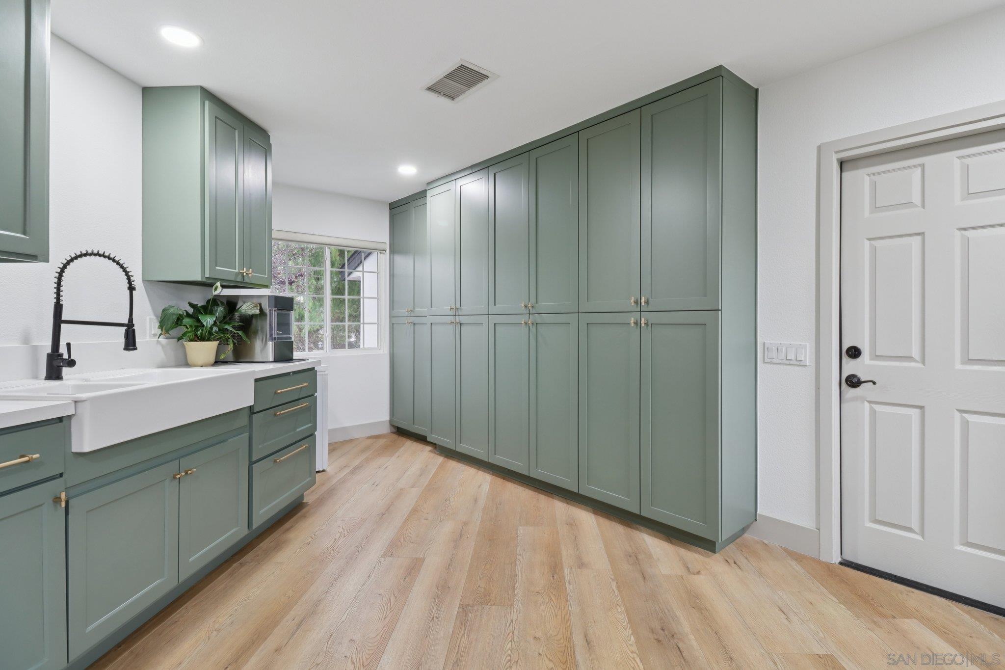 Detail Gallery Image 22 of 73 For 43  Corte Maria Ave, Chula Vista,  CA 91910 - 5 Beds | 3 Baths