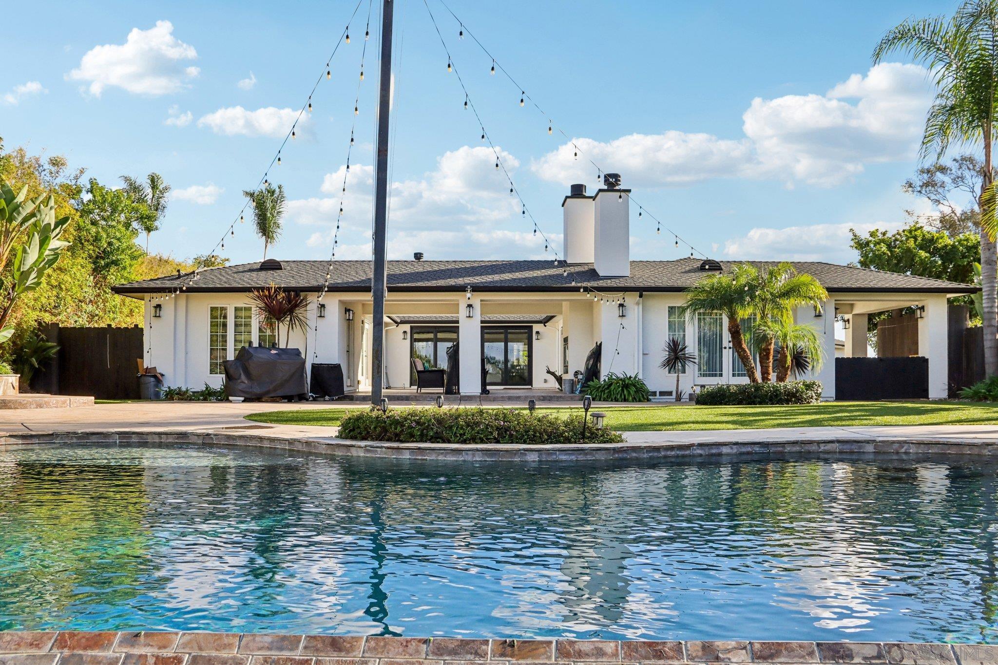 Detail Gallery Image 4 of 73 For 43  Corte Maria Ave, Chula Vista,  CA 91910 - 5 Beds | 3 Baths