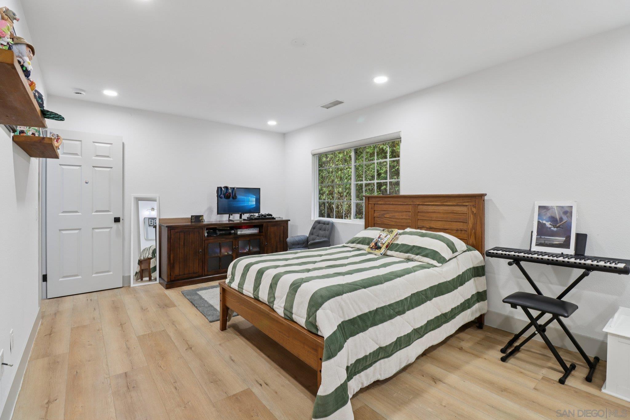 Detail Gallery Image 35 of 73 For 43  Corte Maria Ave, Chula Vista,  CA 91910 - 5 Beds | 3 Baths