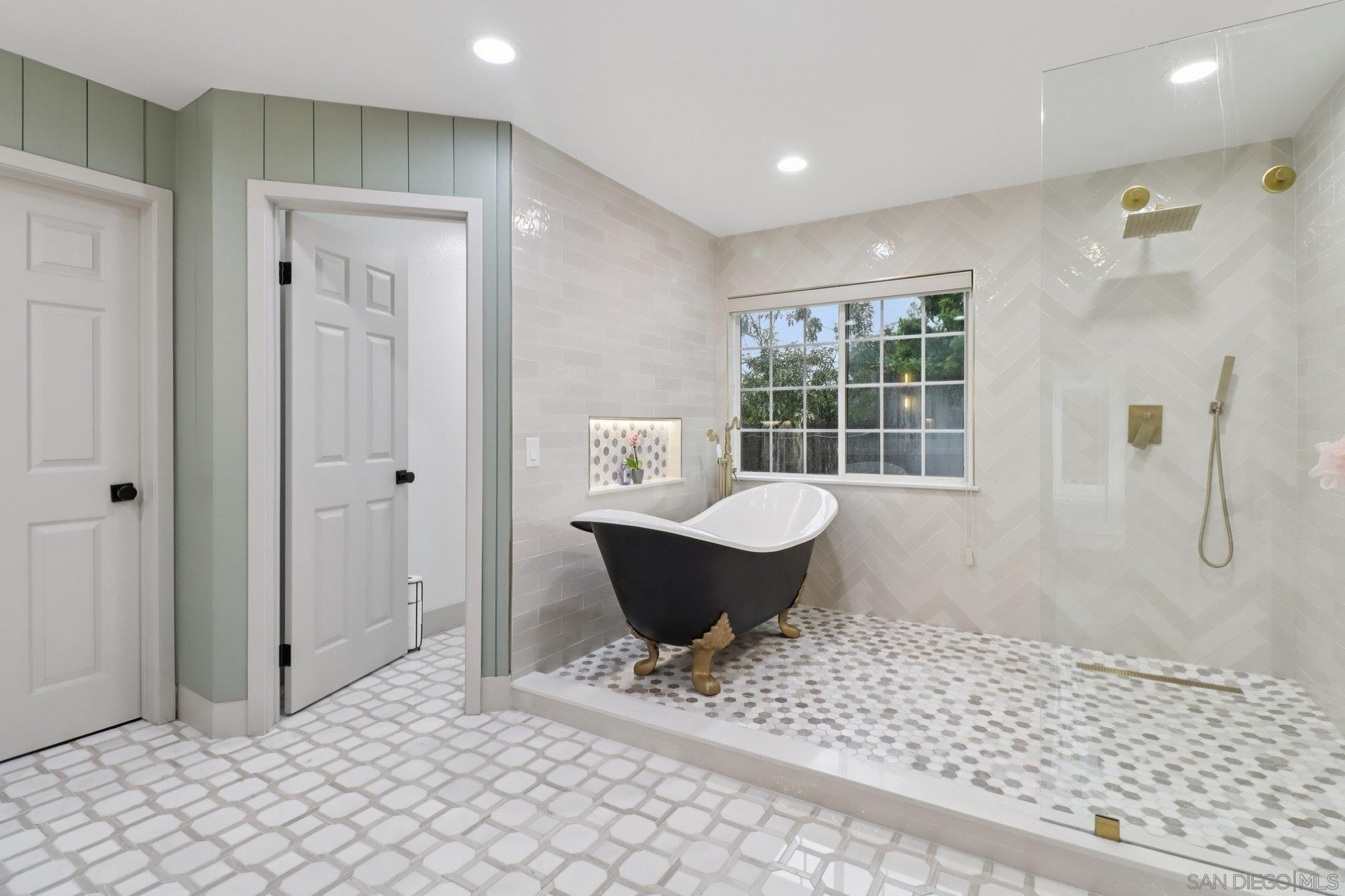 Detail Gallery Image 50 of 73 For 43  Corte Maria Ave, Chula Vista,  CA 91910 - 5 Beds | 3 Baths