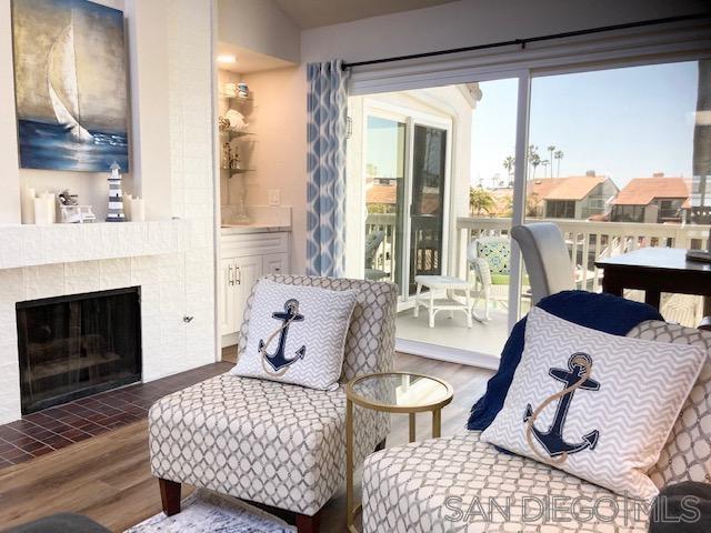 Detail Gallery Image 11 of 17 For 82  Kingston Ct, Coronado,  CA 92118 - 2 Beds | 2 Baths