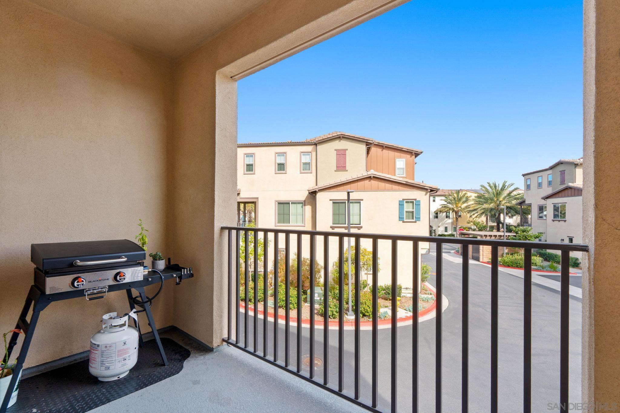 Detail Gallery Image 15 of 40 For 1549  Fig Tree Way, Oceanside,  CA 92056 - 2 Beds | 2/1 Baths