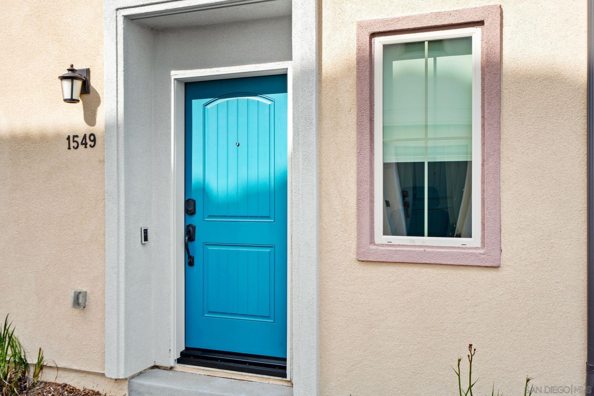 Detail Gallery Image 3 of 40 For 1549  Fig Tree Way, Oceanside,  CA 92056 - 2 Beds | 2/1 Baths