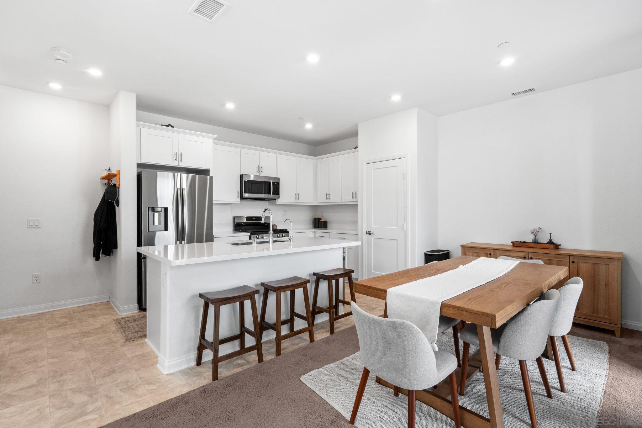 Detail Gallery Image 5 of 40 For 1549  Fig Tree Way, Oceanside,  CA 92056 - 2 Beds | 2/1 Baths