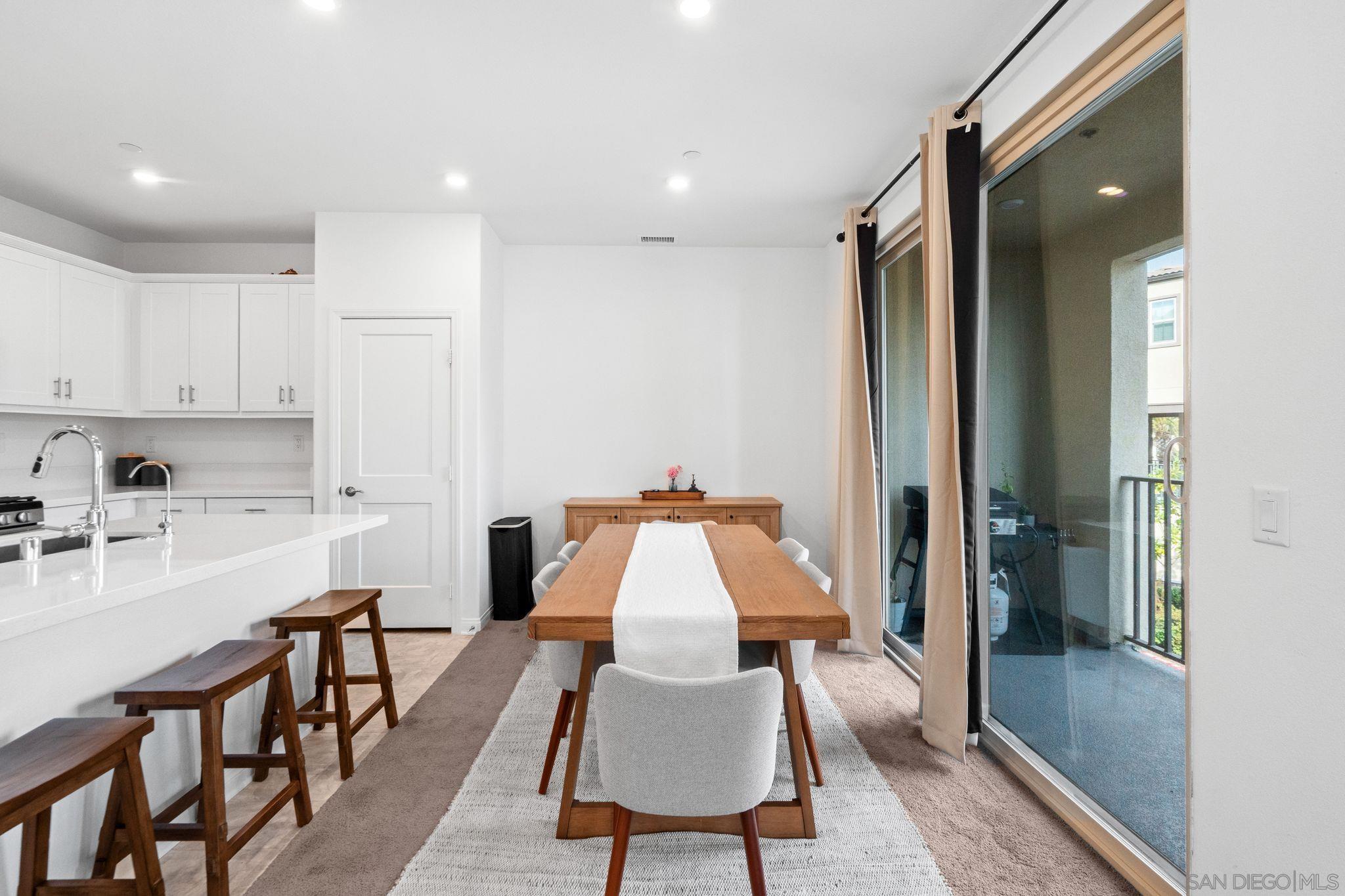 Detail Gallery Image 8 of 40 For 1549  Fig Tree Way, Oceanside,  CA 92056 - 2 Beds | 2/1 Baths