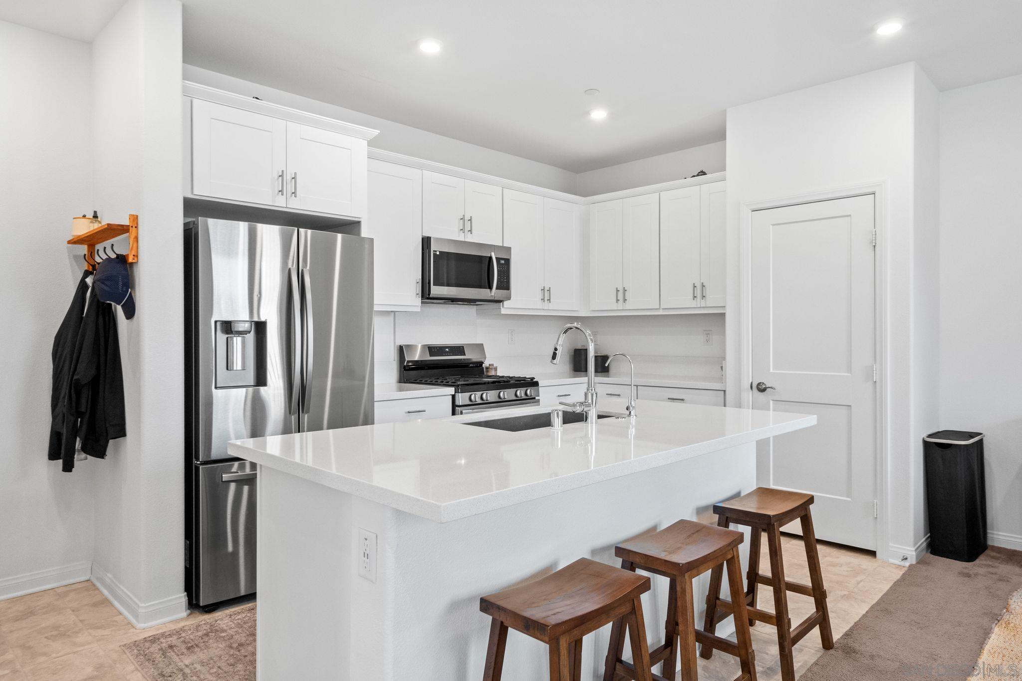 Detail Gallery Image 9 of 40 For 1549  Fig Tree Way, Oceanside,  CA 92056 - 2 Beds | 2/1 Baths