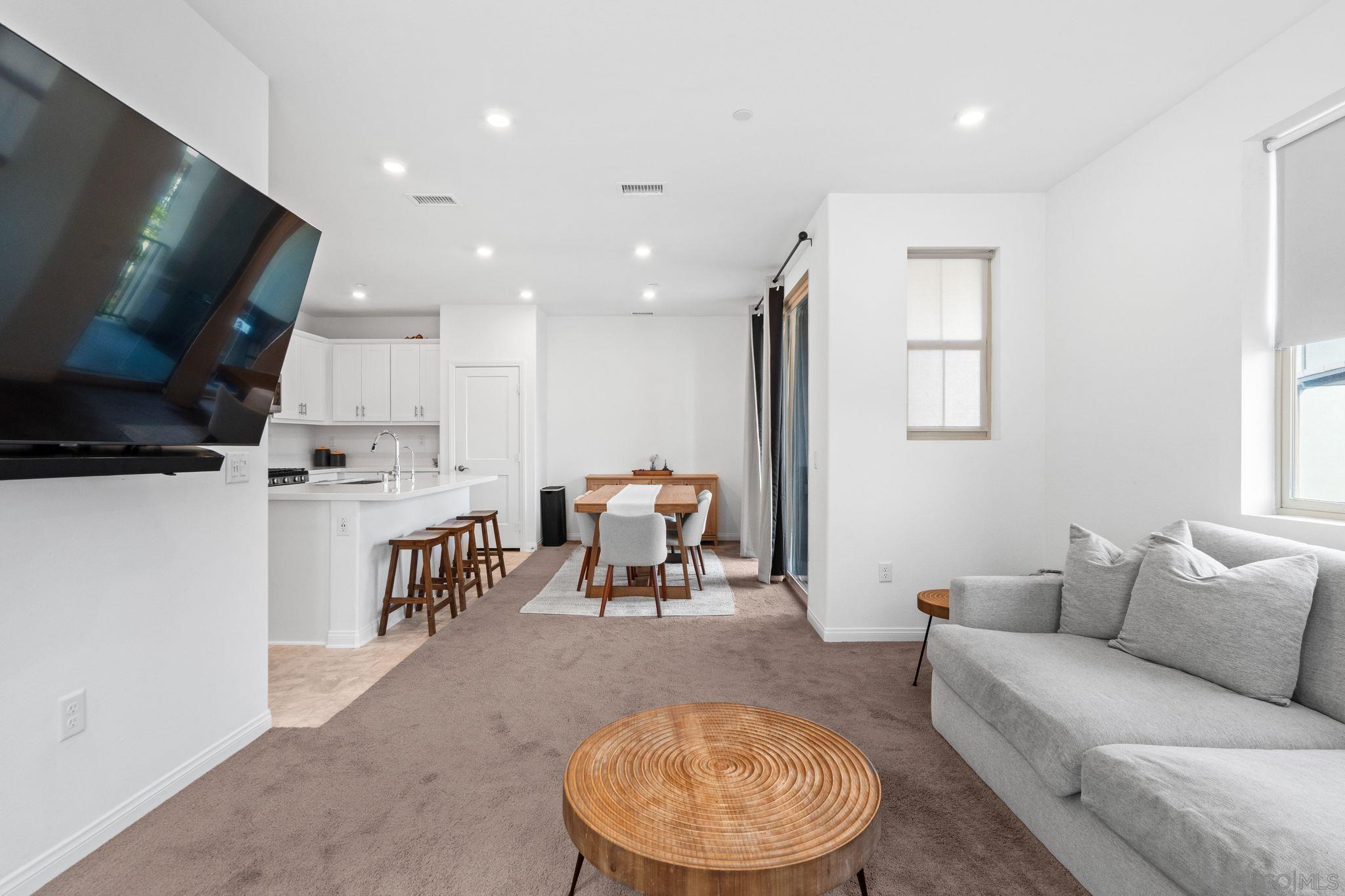 Detail Gallery Image 10 of 40 For 1549  Fig Tree Way, Oceanside,  CA 92056 - 2 Beds | 2/1 Baths