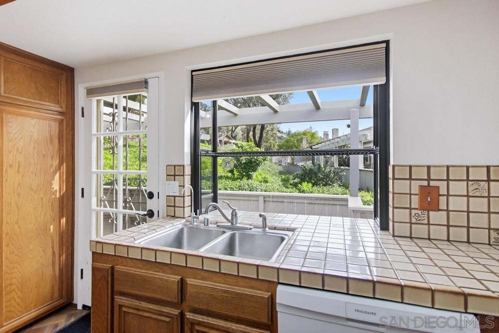 Detail Gallery Image 26 of 60 For 5571  Adobe Falls Rd  #D,  San Diego,  CA 92120 - 3 Beds | 2 Baths