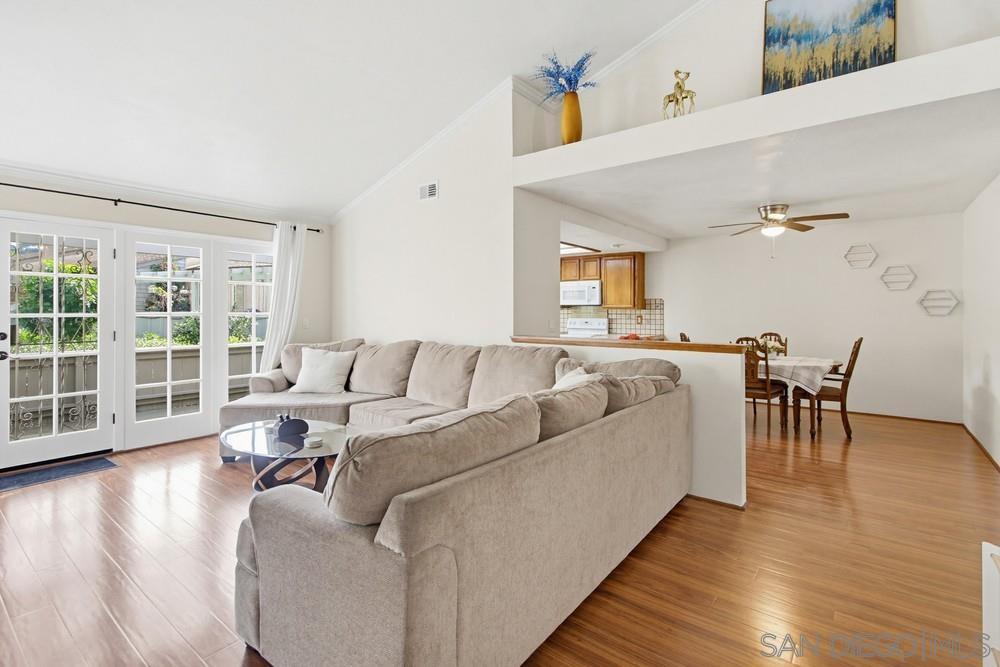 Detail Gallery Image 4 of 60 For 5571  Adobe Falls Rd  #D,  San Diego,  CA 92120 - 3 Beds | 2 Baths