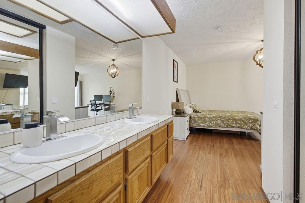 Detail Gallery Image 39 of 60 For 5571  Adobe Falls Rd  #D,  San Diego,  CA 92120 - 3 Beds | 2 Baths