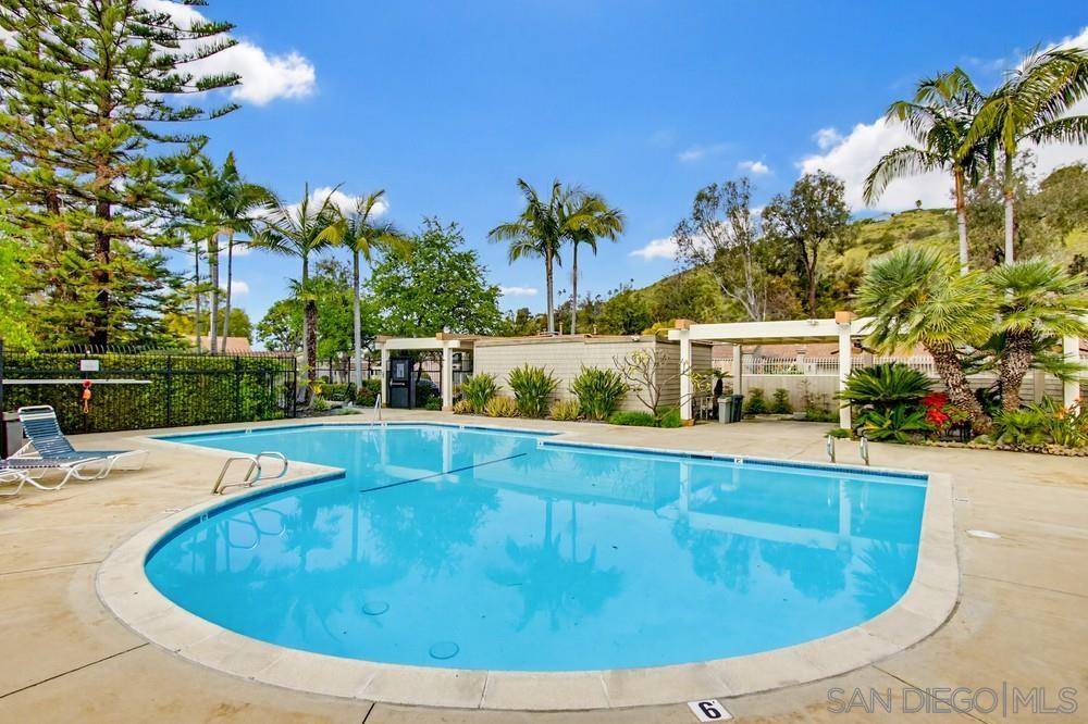 Detail Gallery Image 8 of 60 For 5571  Adobe Falls Rd  #D,  San Diego,  CA 92120 - 3 Beds | 2 Baths