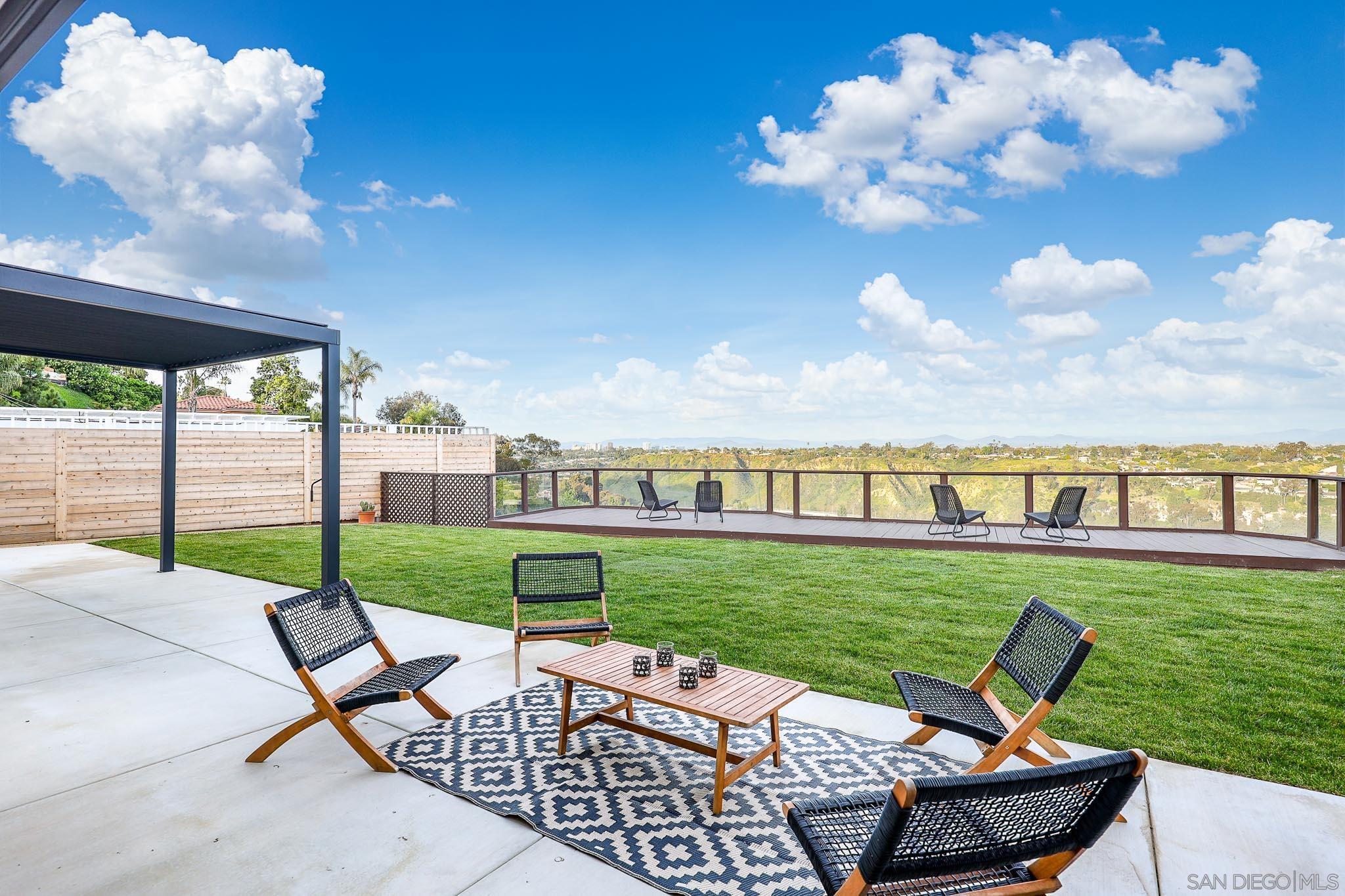 Detail Gallery Image 2 of 53 For 5777  Desert View Dr  #358-381-14-00,  La Jolla,  CA 92037 - 5 Beds | 3/1 Baths