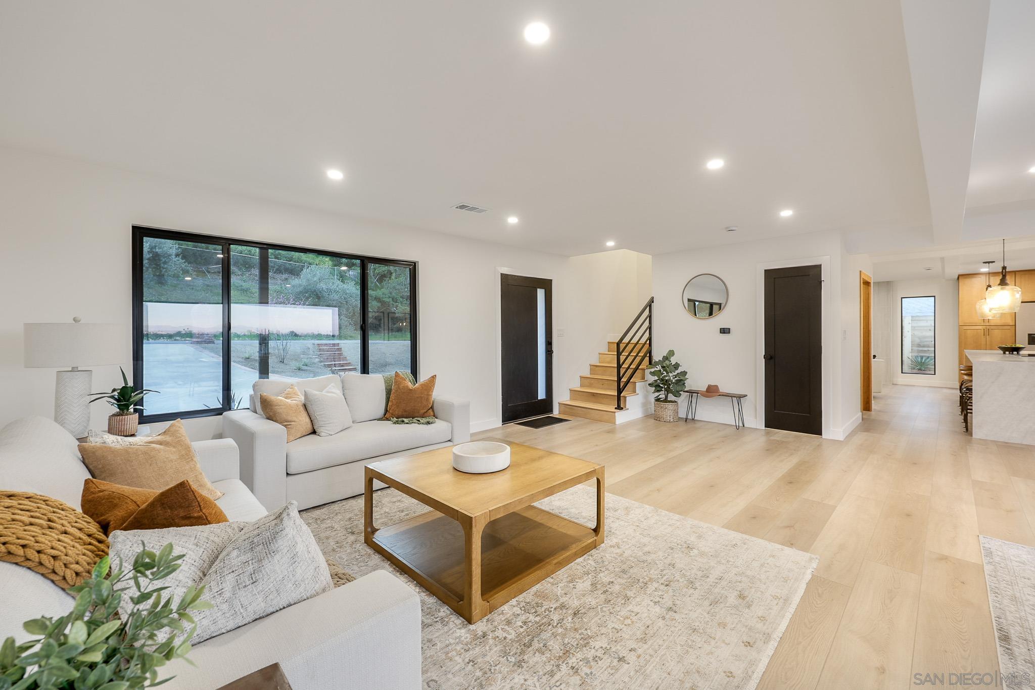 Detail Gallery Image 11 of 53 For 5777  Desert View Dr  #358-381-14-00,  La Jolla,  CA 92037 - 5 Beds | 3/1 Baths