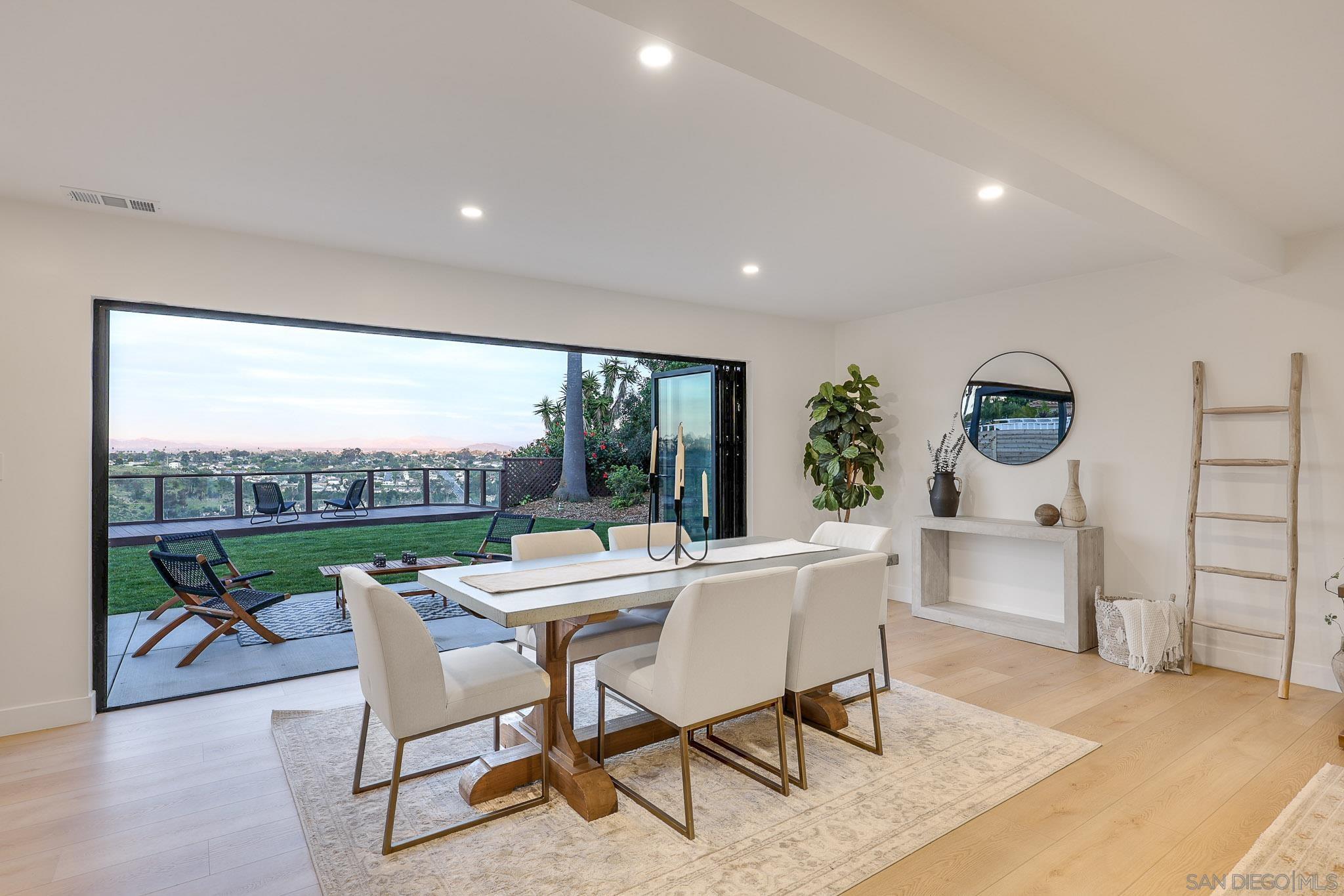 Detail Gallery Image 14 of 53 For 5777  Desert View Dr  #358-381-14-00,  La Jolla,  CA 92037 - 5 Beds | 3/1 Baths