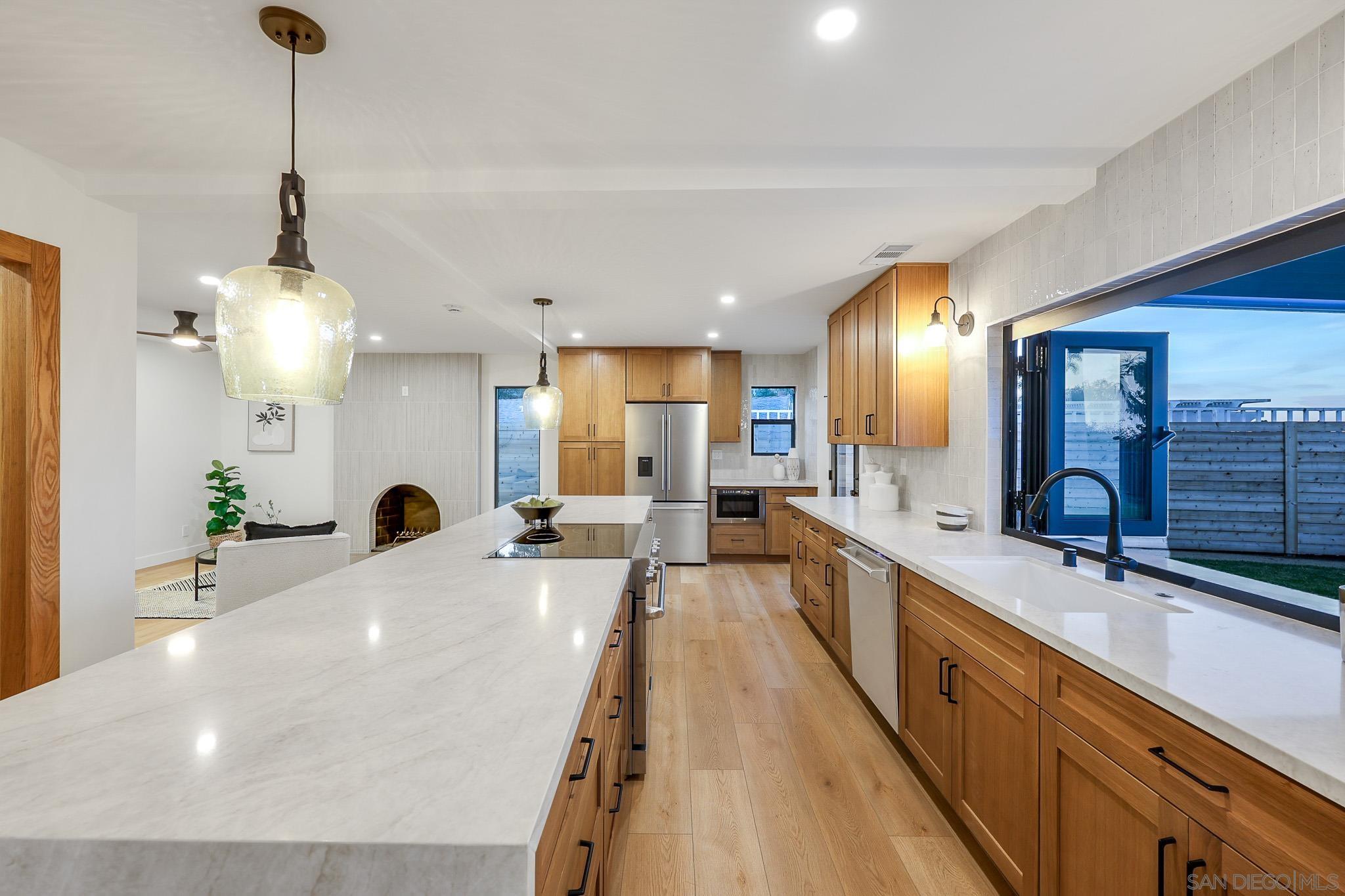 Detail Gallery Image 18 of 53 For 5777  Desert View Dr  #358-381-14-00,  La Jolla,  CA 92037 - 5 Beds | 3/1 Baths