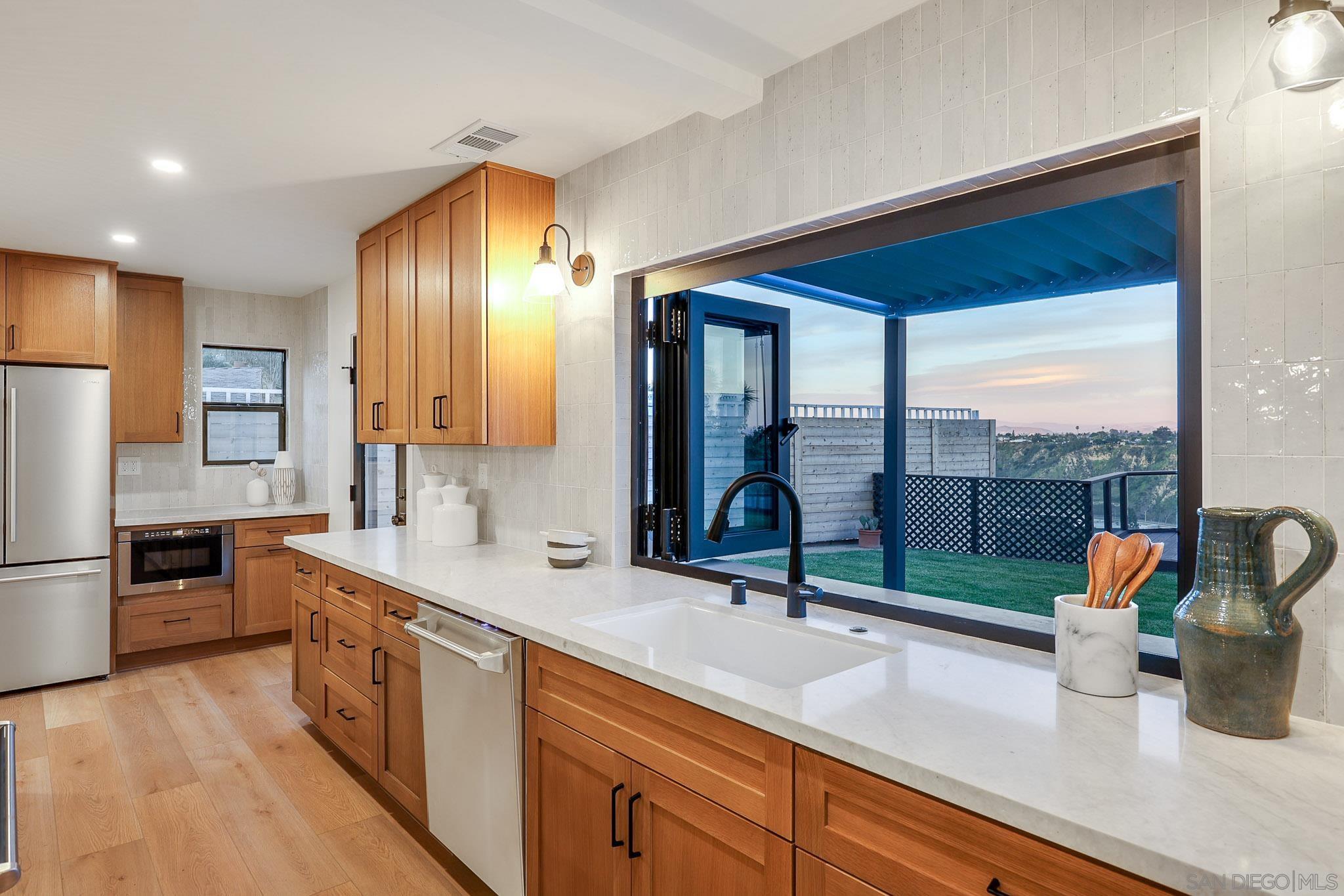 Detail Gallery Image 19 of 53 For 5777  Desert View Dr  #358-381-14-00,  La Jolla,  CA 92037 - 5 Beds | 3/1 Baths